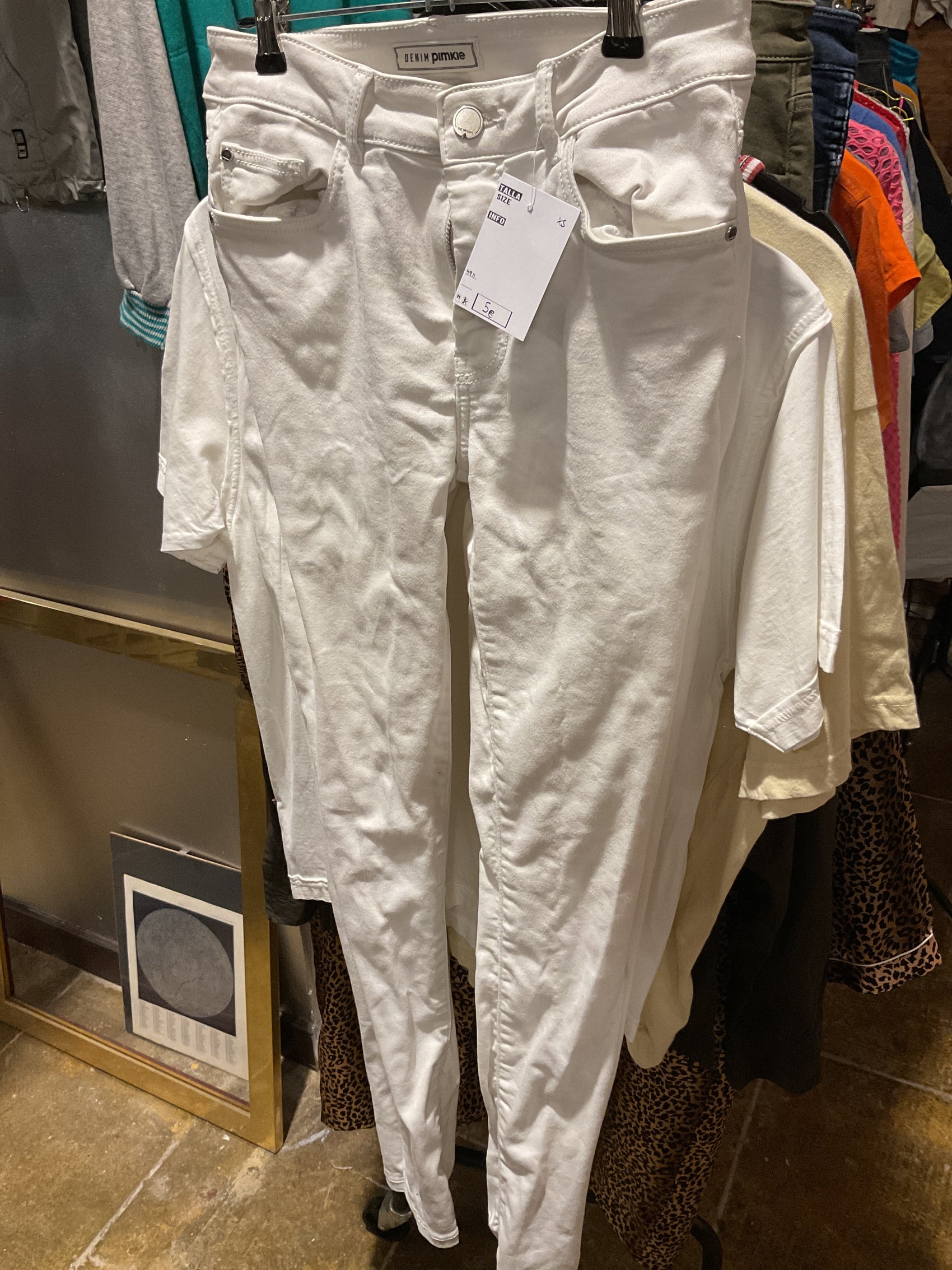 Withe pants