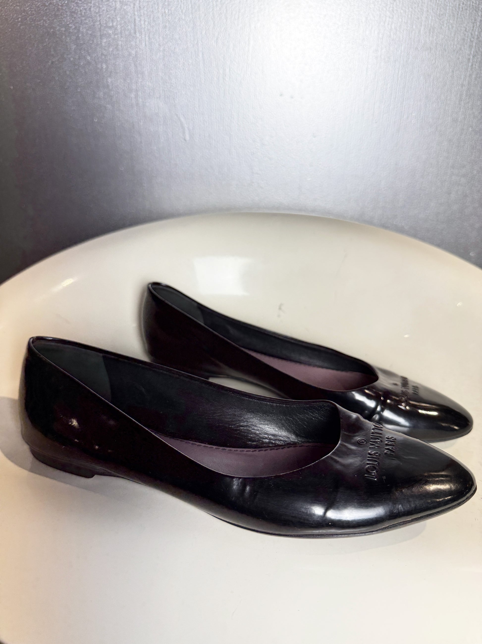 side view of vintage Louis Vuitton black patent leather ballet flats.