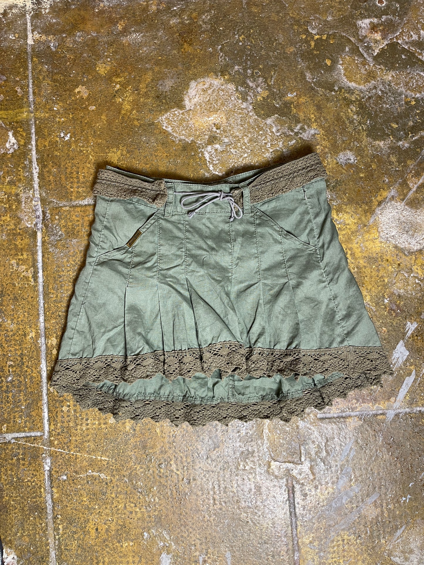 Guess Mini Skirt Khaki 2000s y2k - S