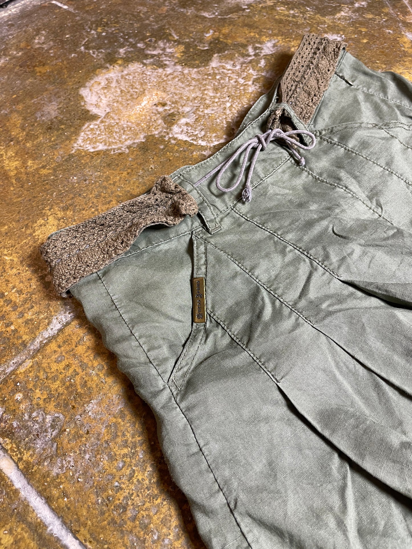 Guess Mini Skirt Khaki 2000s y2k - S