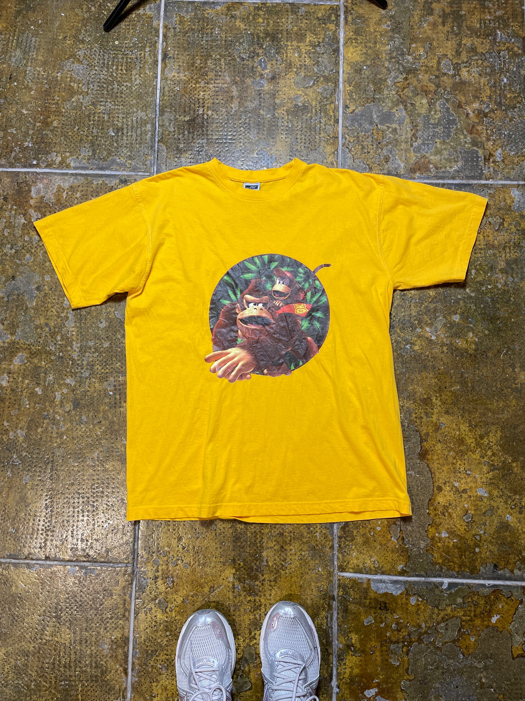 Donkey Kong  Country Returns T-Shirt 2010 Yellow - XL