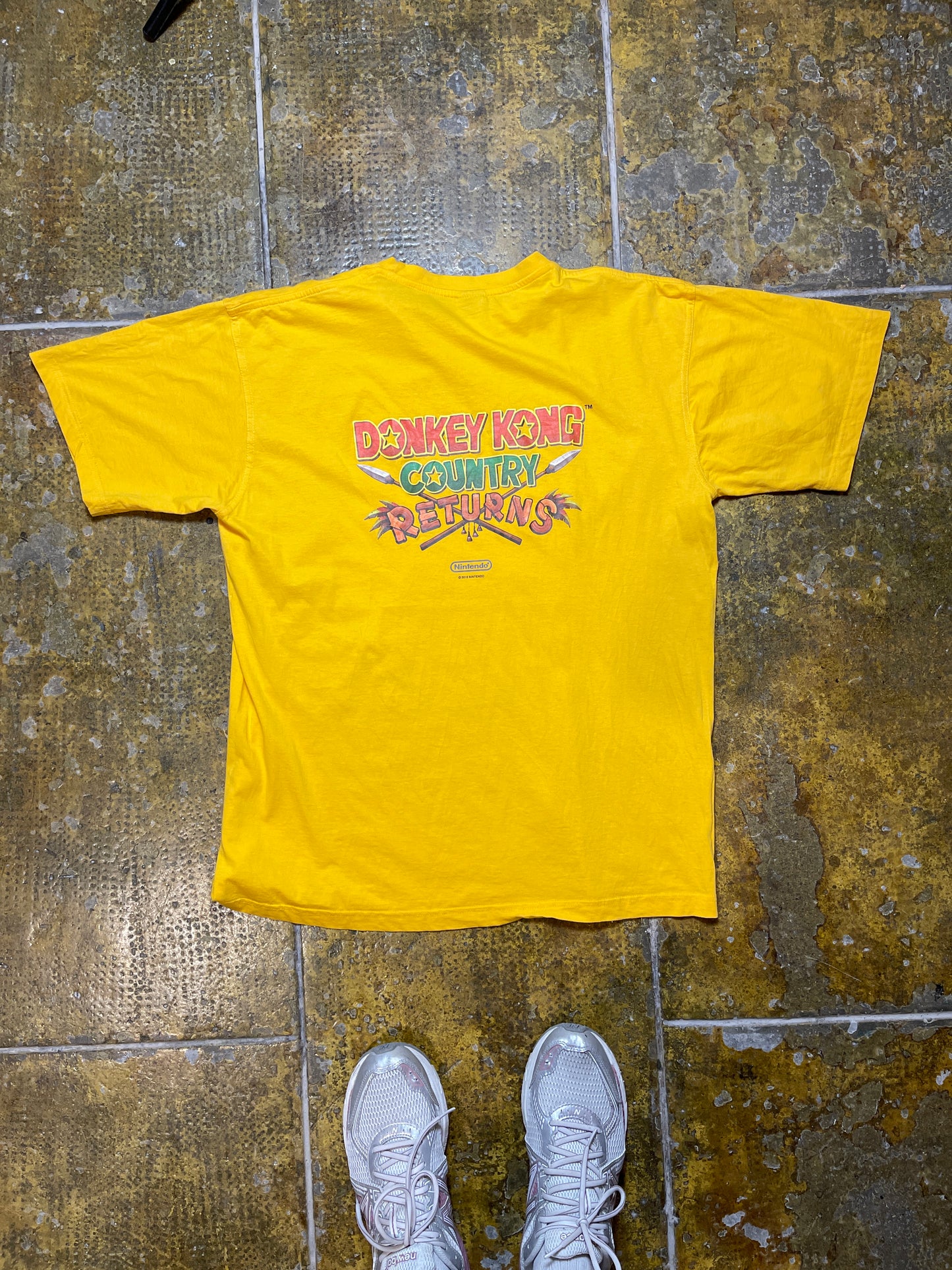 Donkey Kong  Country Returns T-Shirt 2010 Yellow - XL