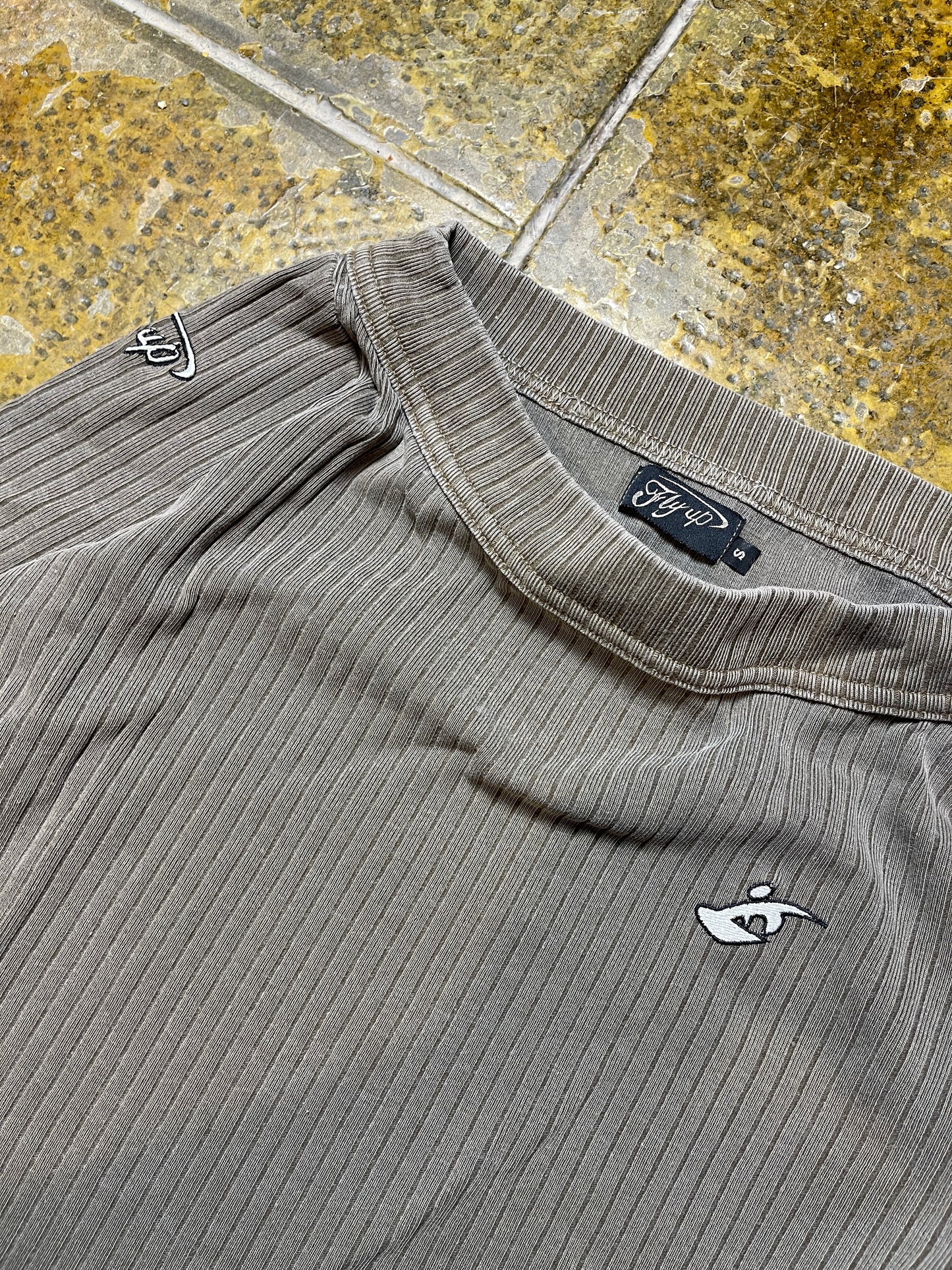 Fly Up Short Sleeve Sweatshirt Brown Gray 2000s y2k - S