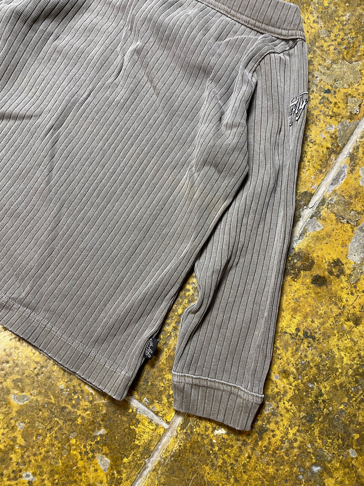 Fly Up Short Sleeve Sweatshirt Brown Gray 2000s y2k - S