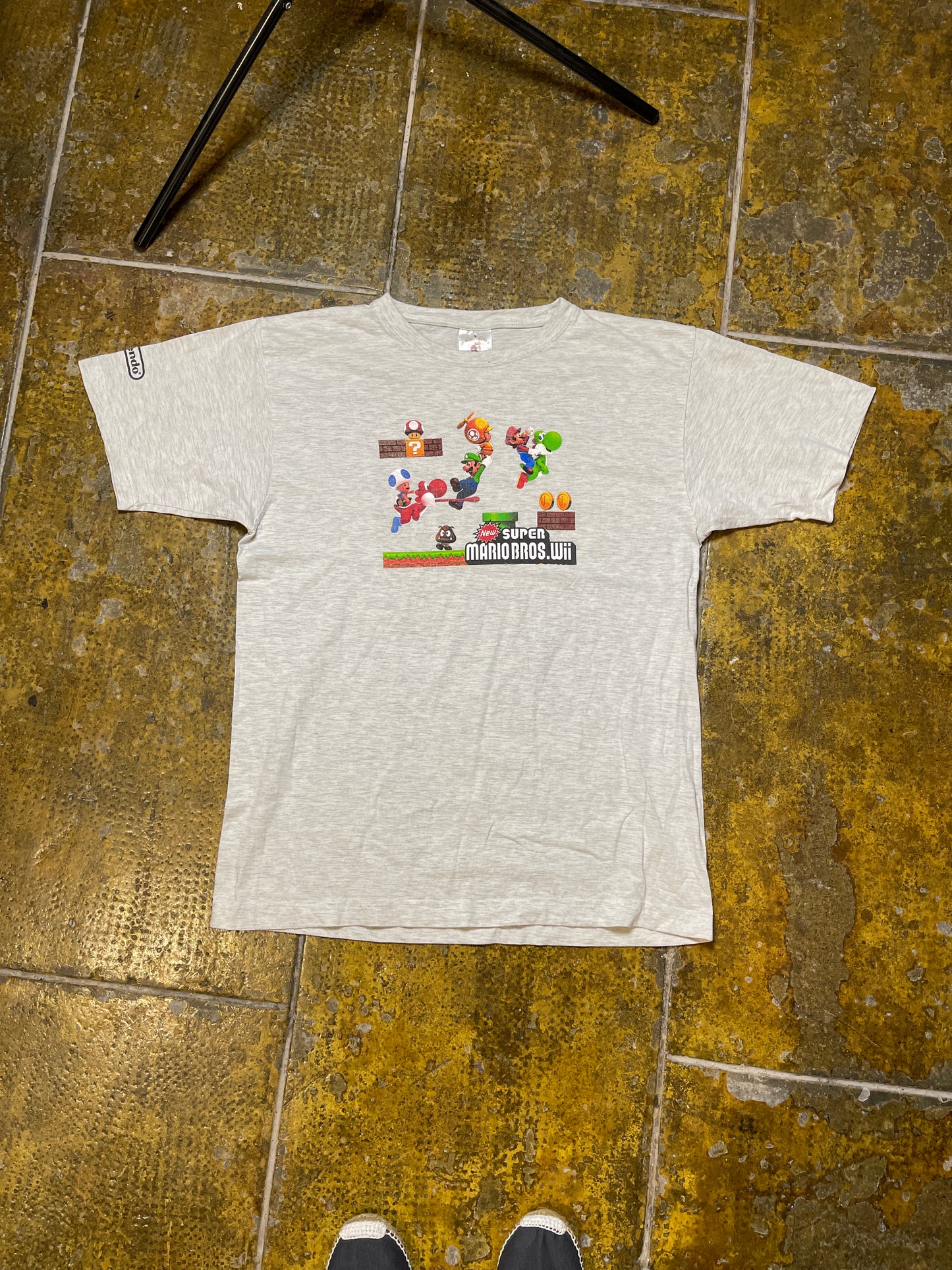 Nintendo New Super Mario Bros Wii T-Shirt Gray 2000s y2k - L