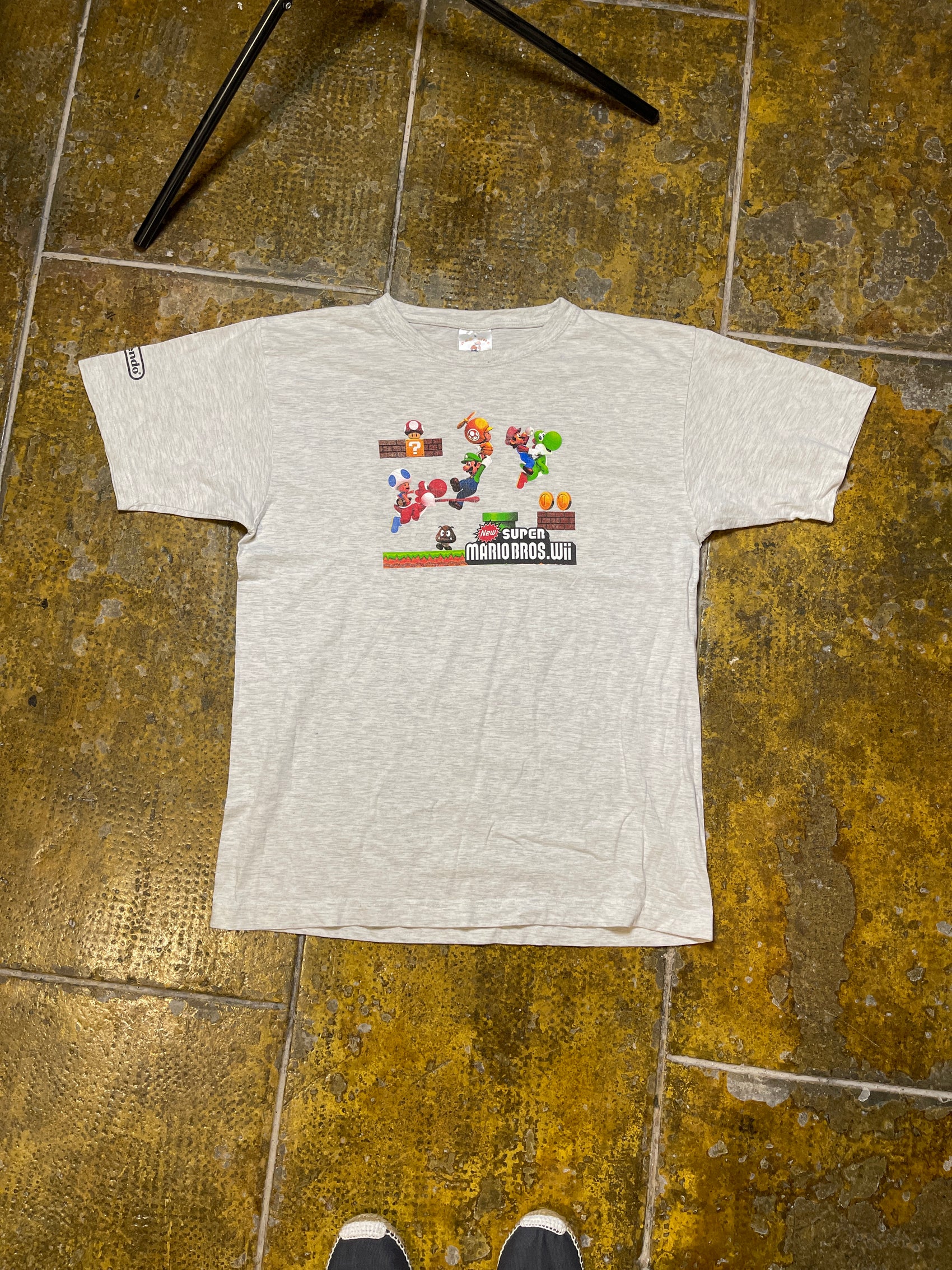 Nintendo New Super Mario Bros Wii T-Shirt Gray 2000s y2k - L