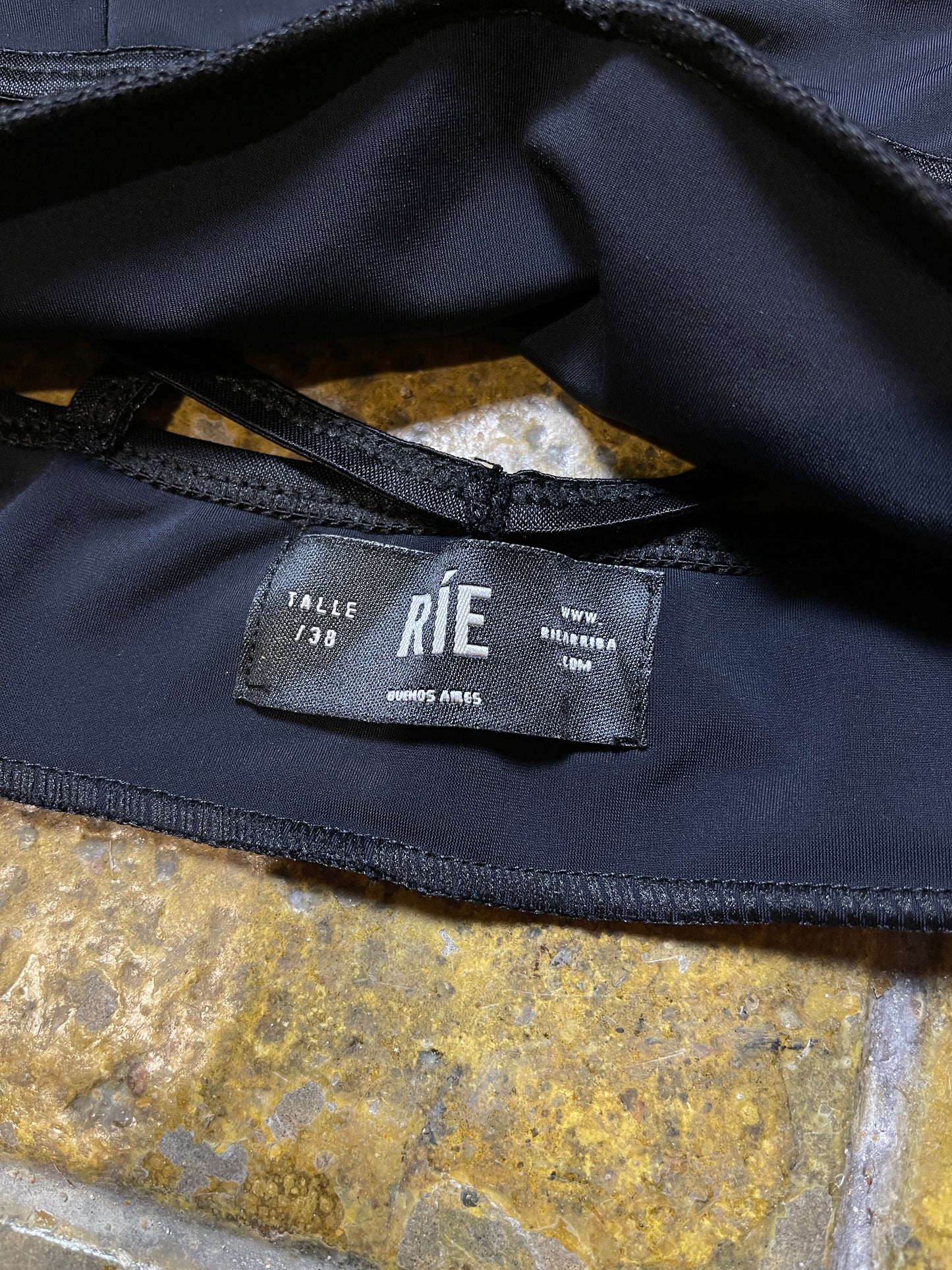 RIE Buenos Aired Sporty Rave Sleeveless Top Black 2000s - M
