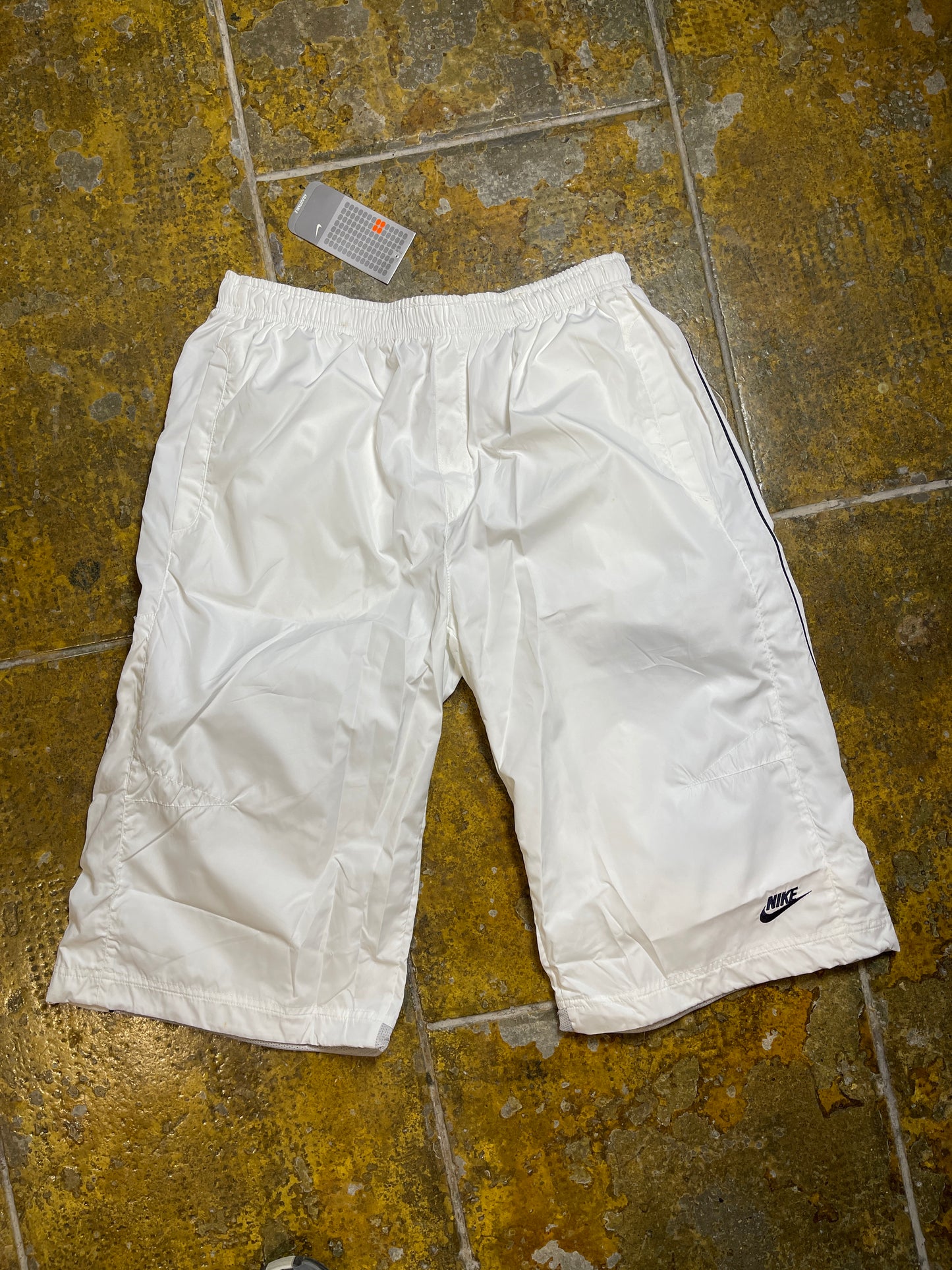 Nike Bermuda Shorts Capri Sport Track White 2000s y2k Deadstock - L