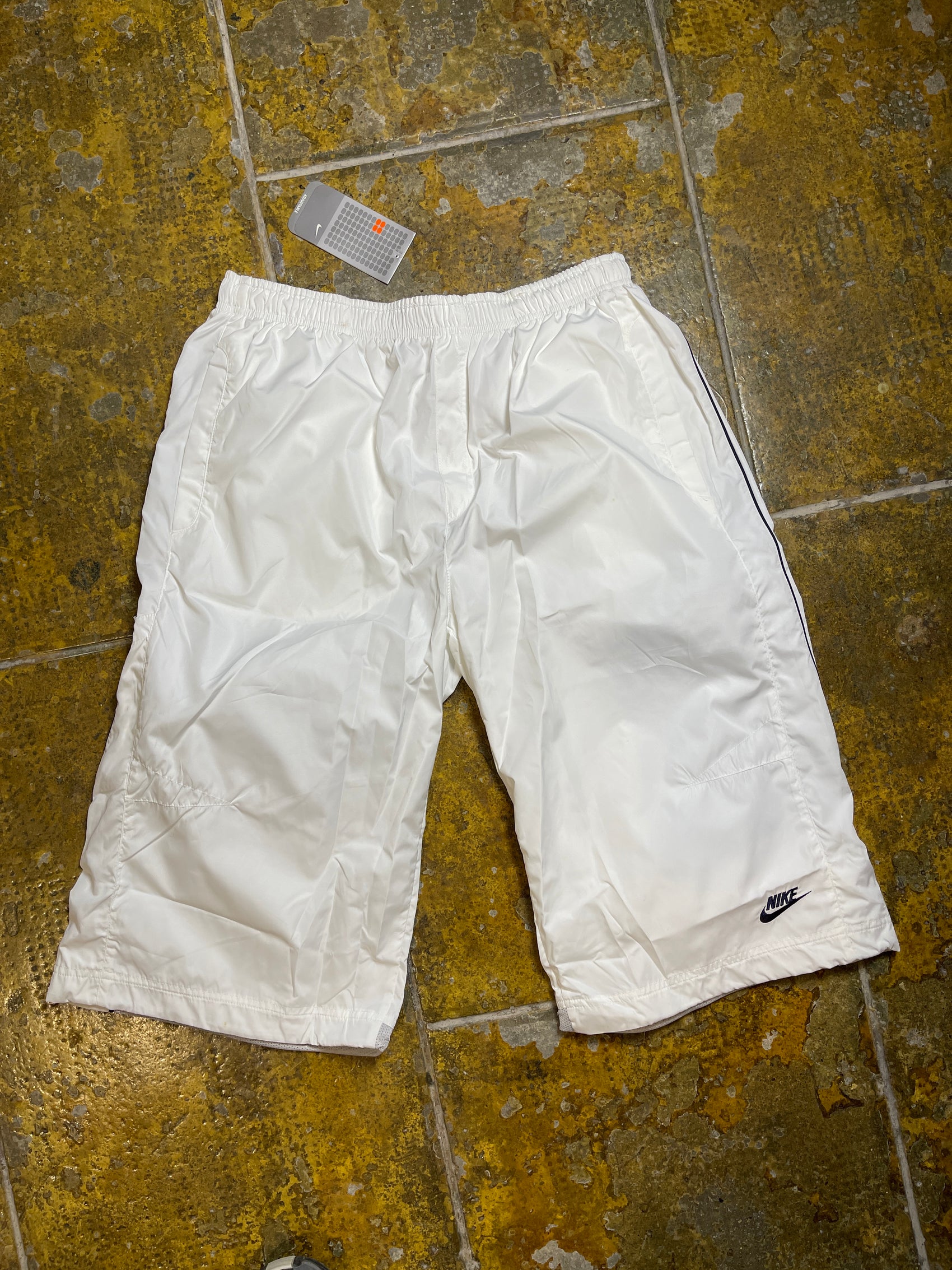 Nike Bermuda Shorts Capri Sport Track White 2000s y2k Deadstock - L