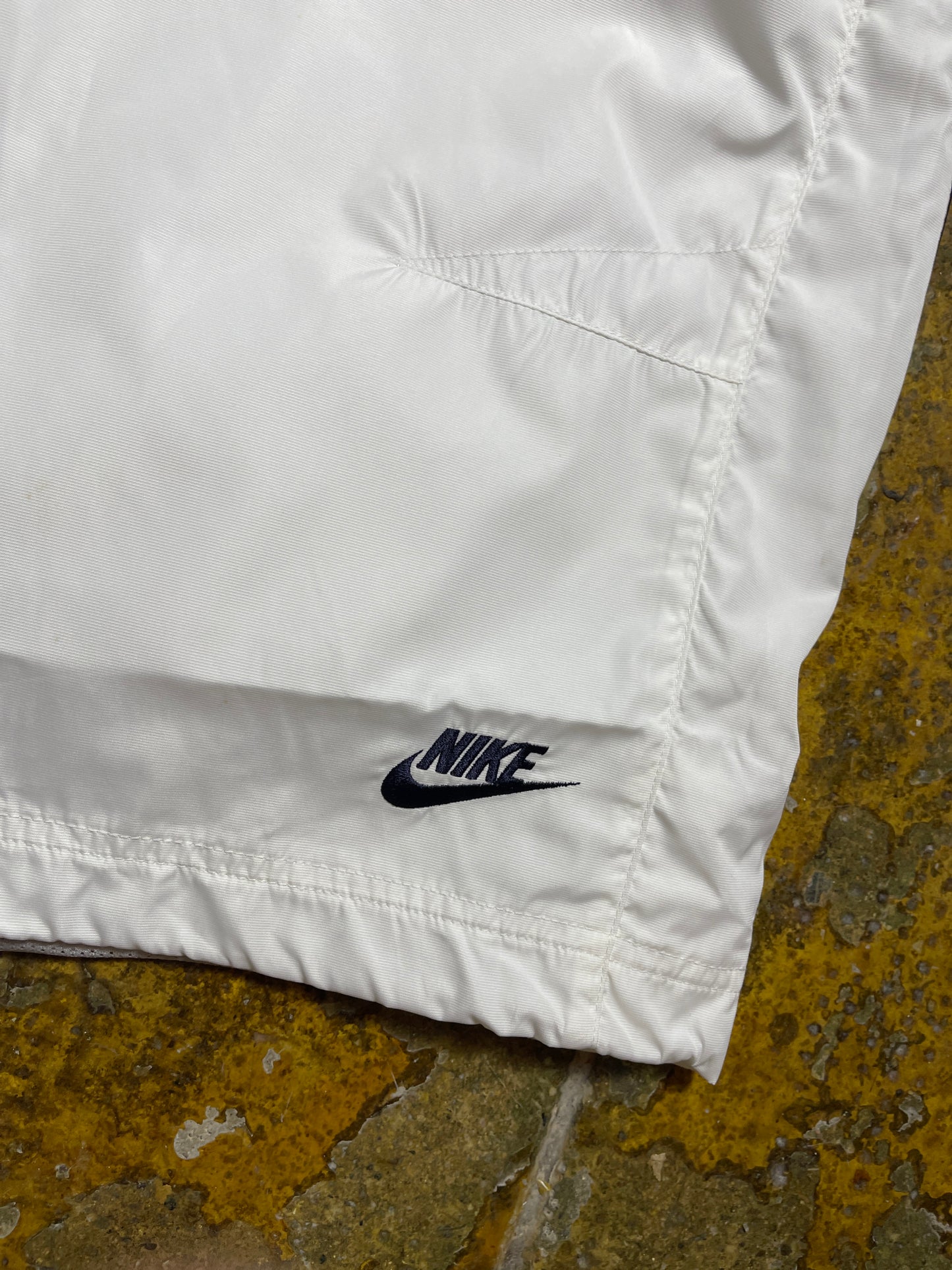 Nike Bermuda Shorts Capri Sport Track White 2000s y2k Deadstock - L