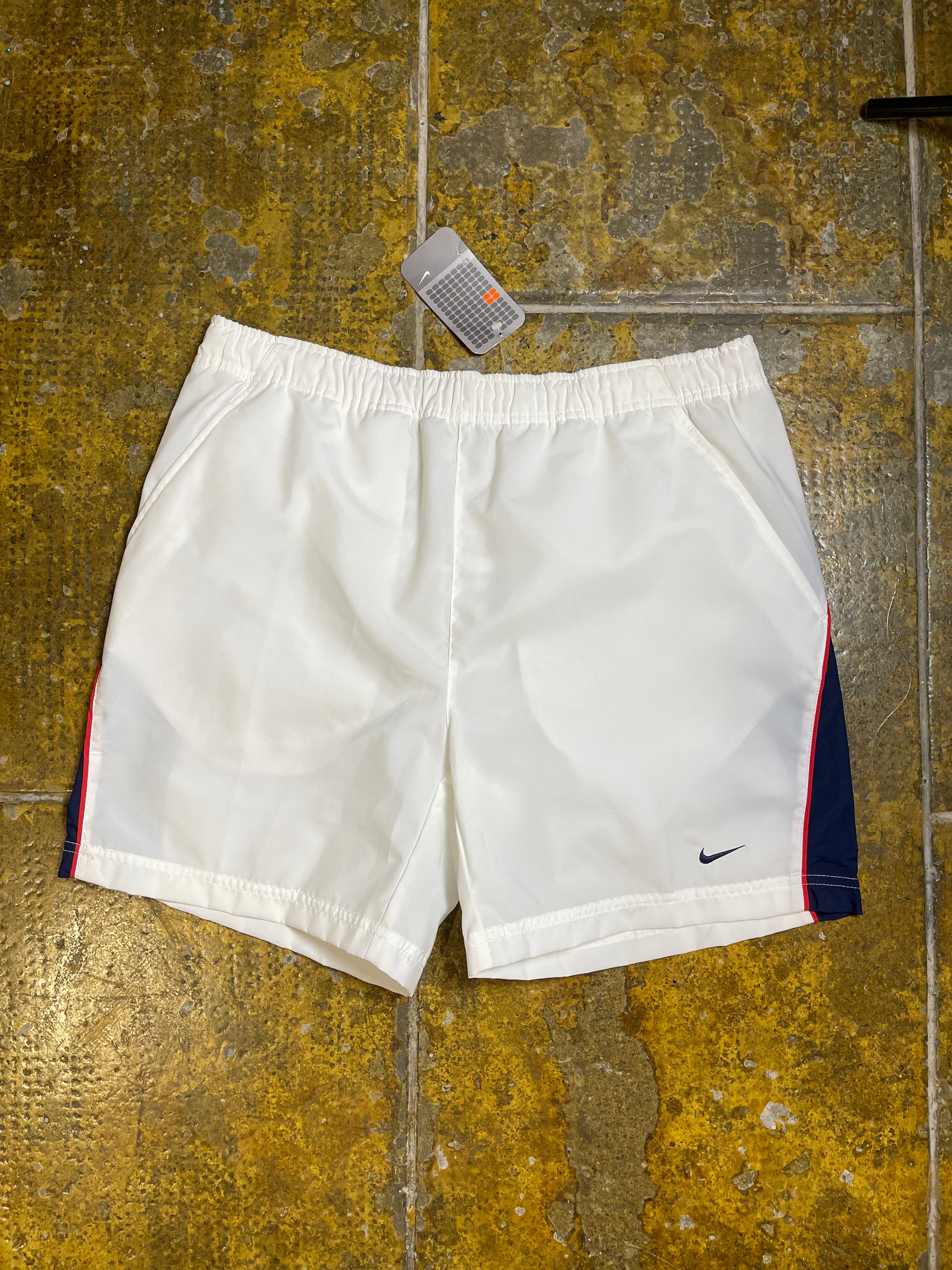 Nike Sport Shorts White 2000s y2k Deadstock - L