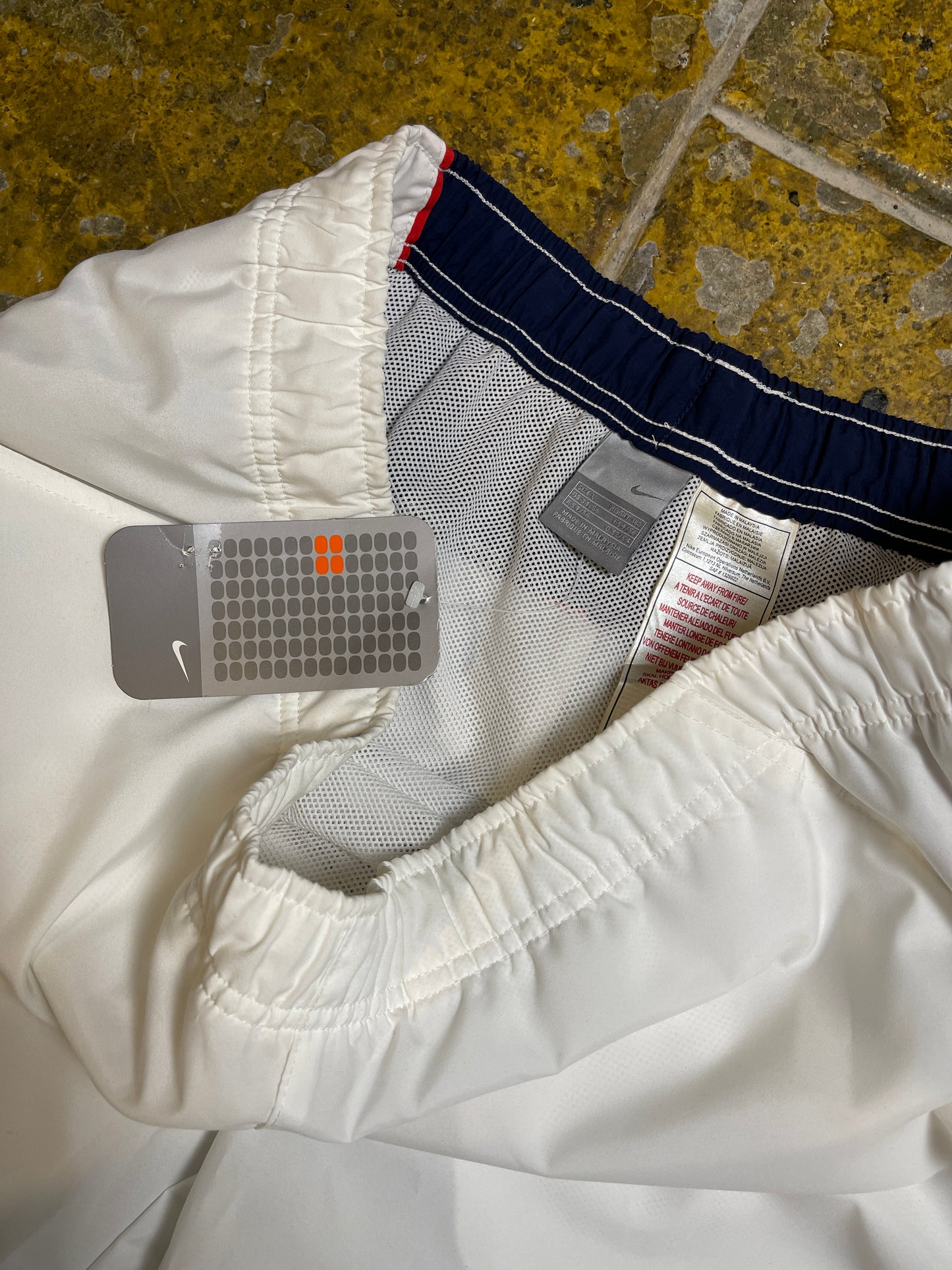 Nike Sport Shorts White 2000s y2k Deadstock - L