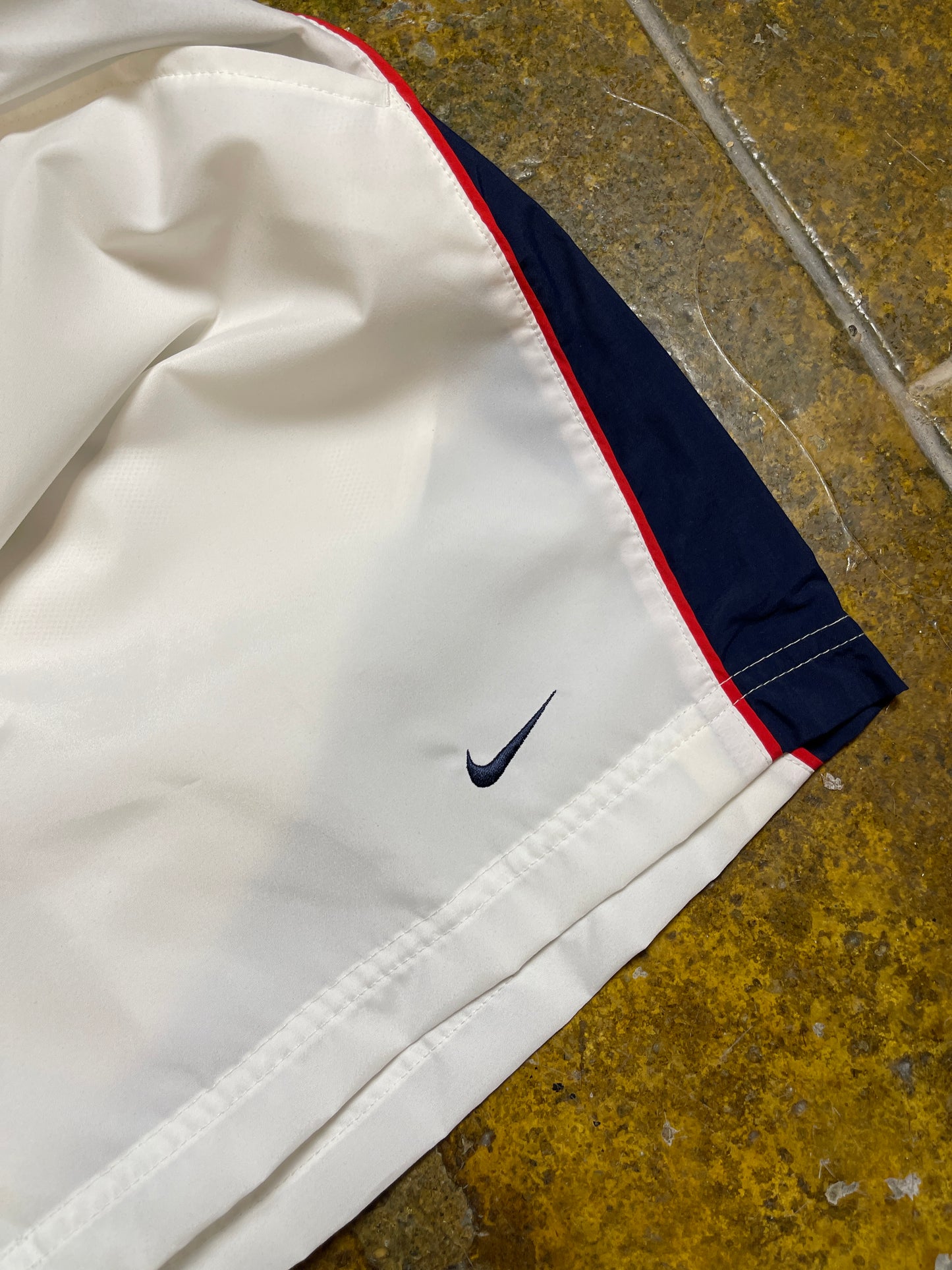 Nike Sport Shorts White 2000s y2k Deadstock - L