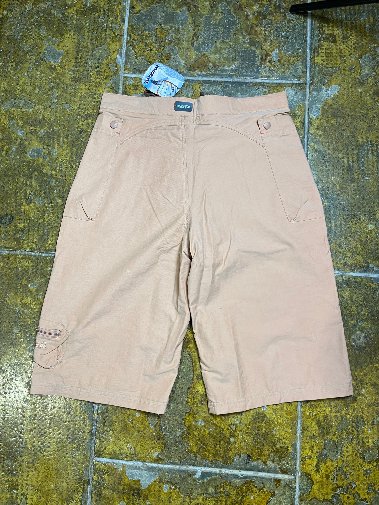 Mistral Bermuda Shorts Salmon 2000s y2k Deadstock - M