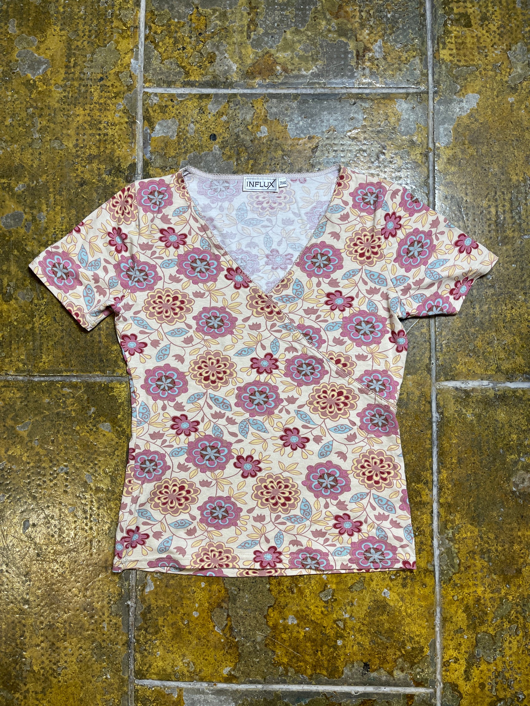 Influx Short Sleeve Top Creme Multicolor 2000s y2k - M/L
