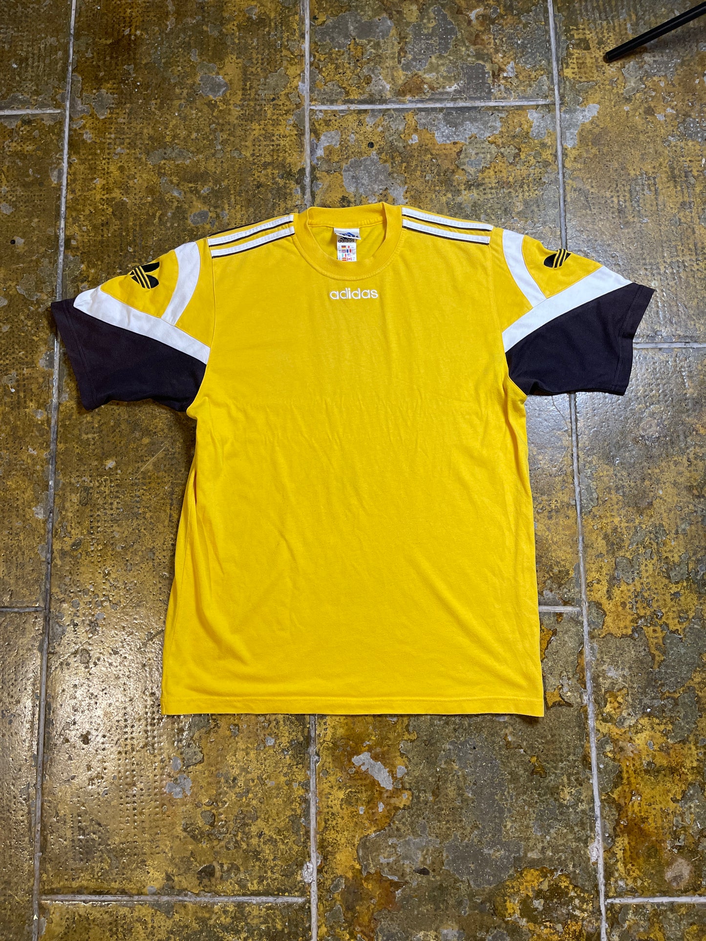 Vintage Adidas T-Shirt Yellow 2000s y2k - L