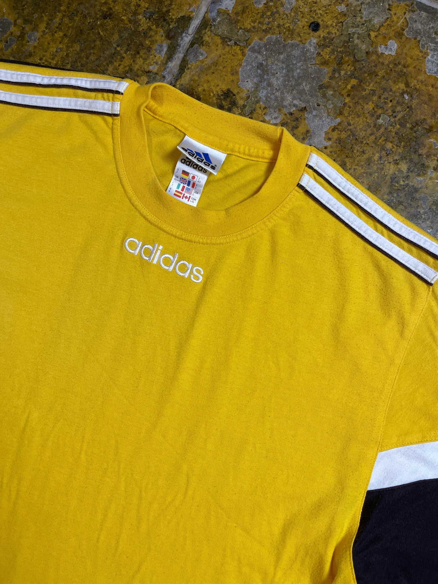 Vintage Adidas T-Shirt Yellow 2000s y2k - L