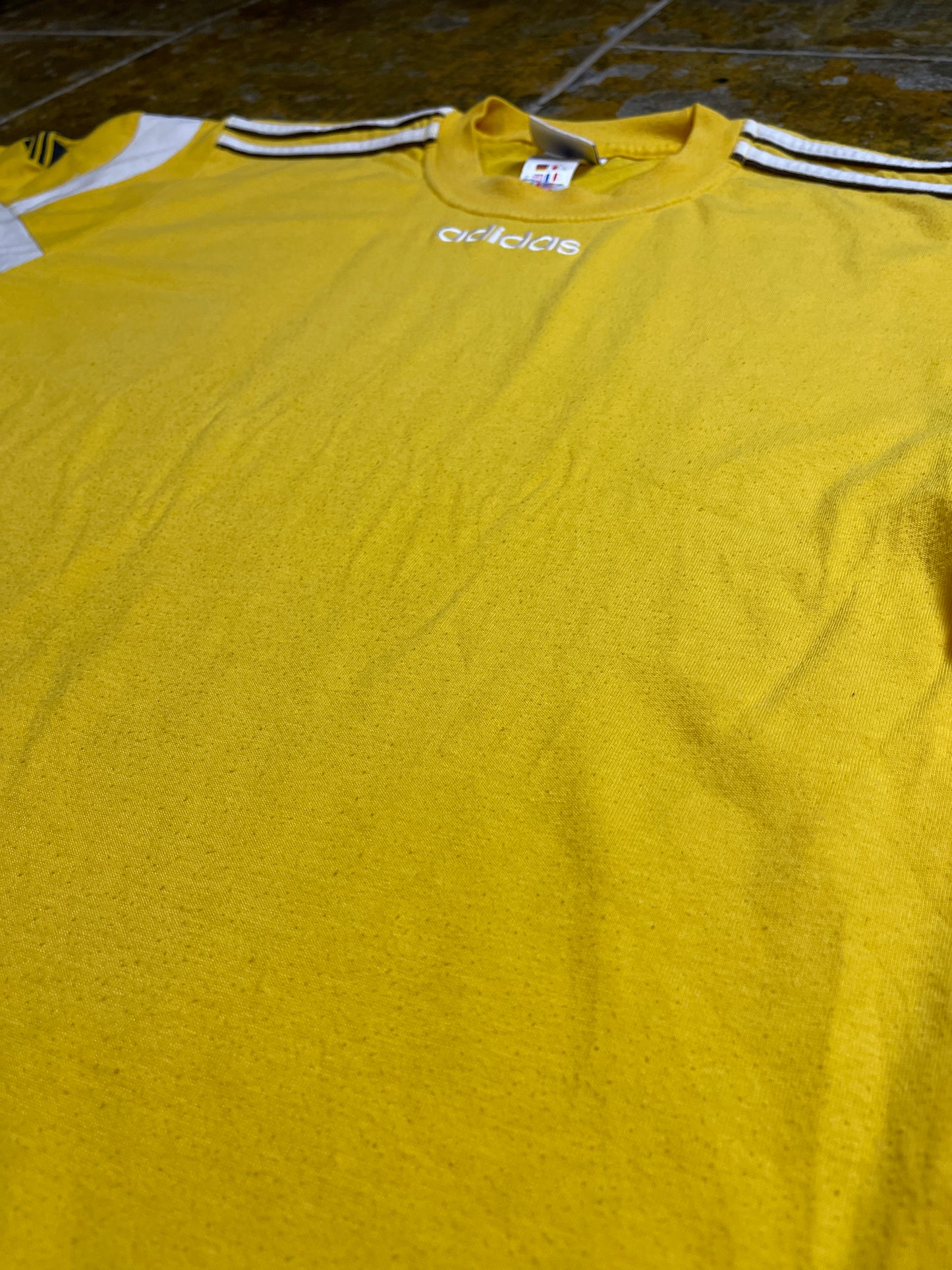 Vintage Adidas T-Shirt Yellow 2000s y2k - L