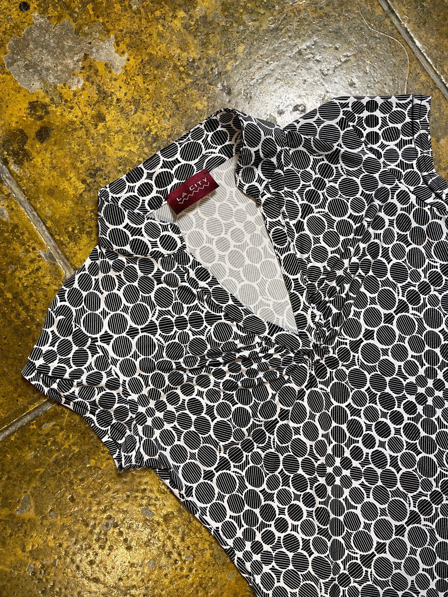La City Short Sleeve Top Black White 2000s y2k - S