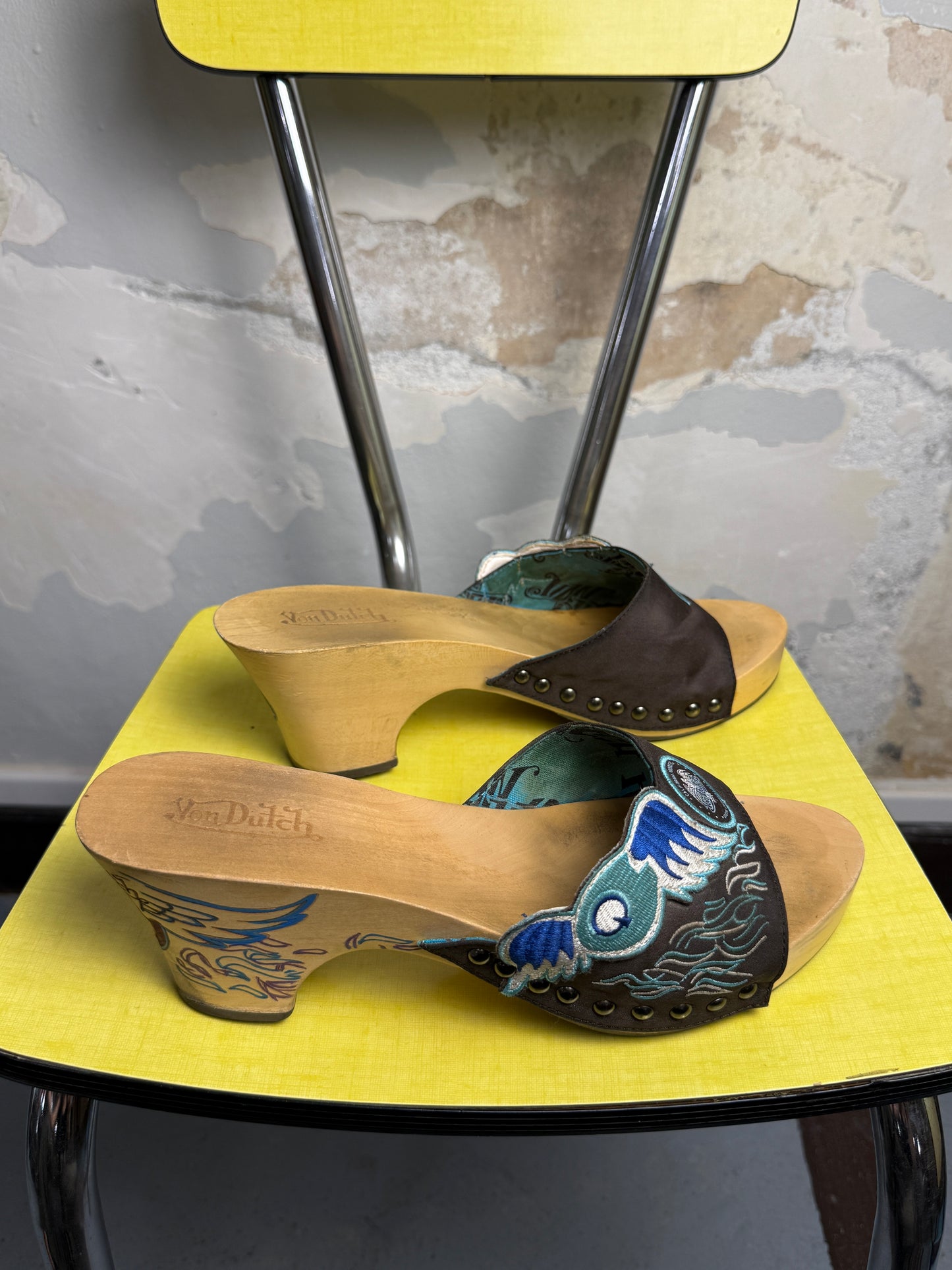 Early 2000s Von Dutch Flying Eyeball Engraved Wooden Clog Sandals Brown Blue - 40