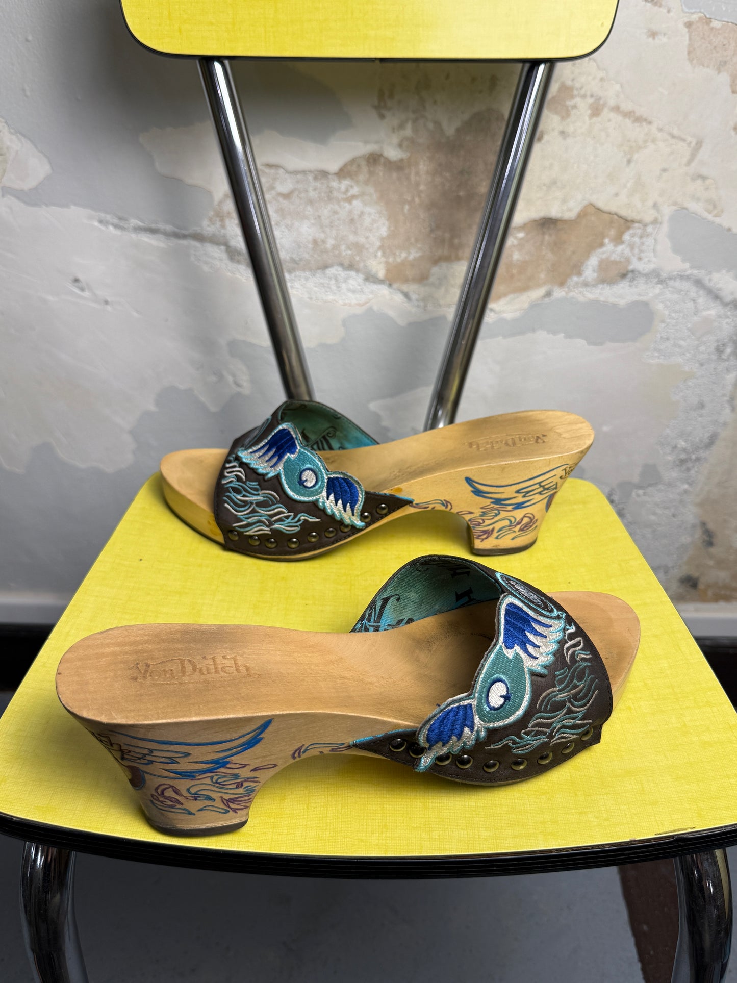 Early 2000s Von Dutch Flying Eyeball Engraved Wooden Clog Sandals Brown Blue - 40