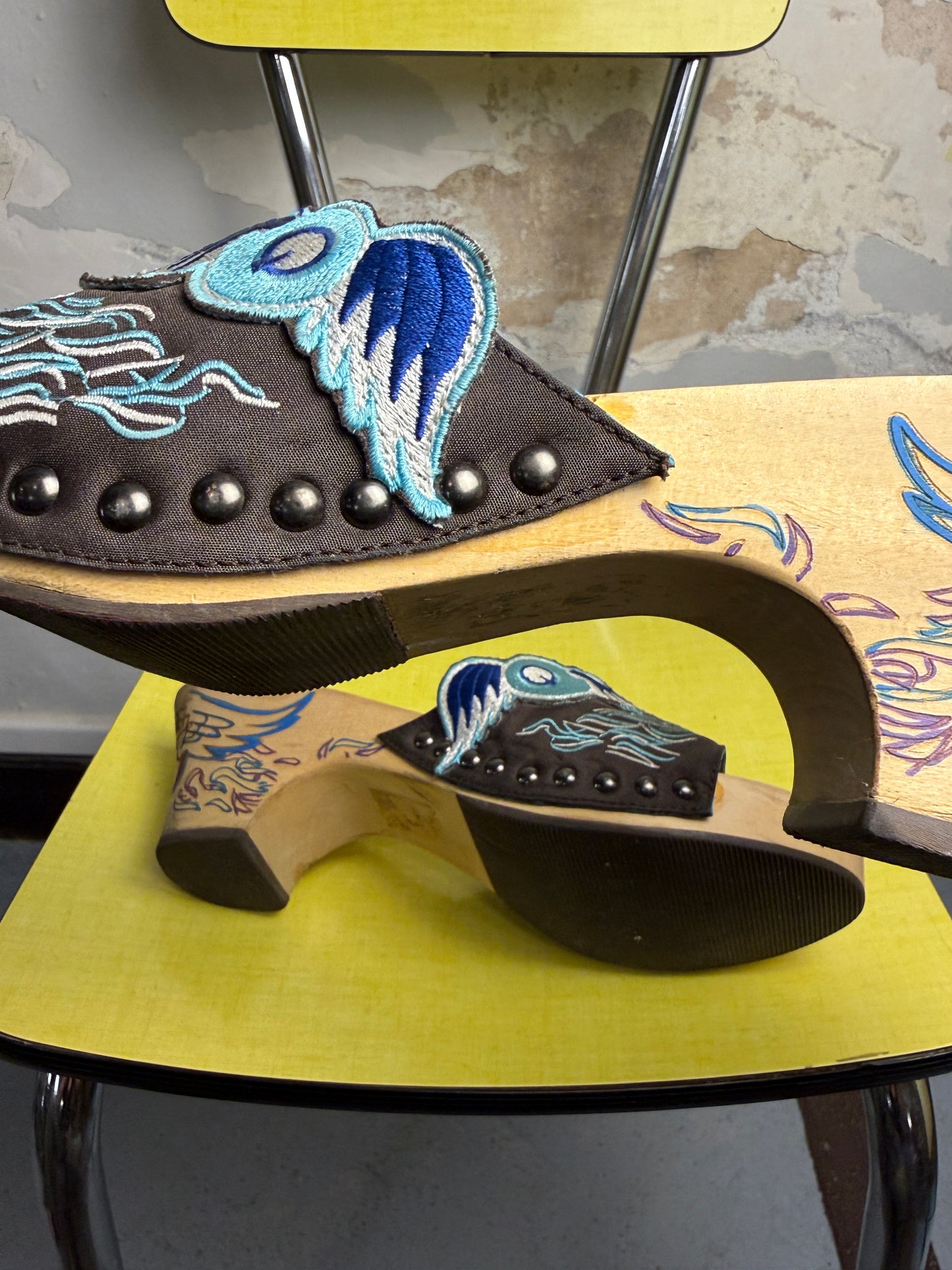 Early 2000s Von Dutch Flying Eyeball Engraved Wooden Clog Sandals Brown Blue - 40