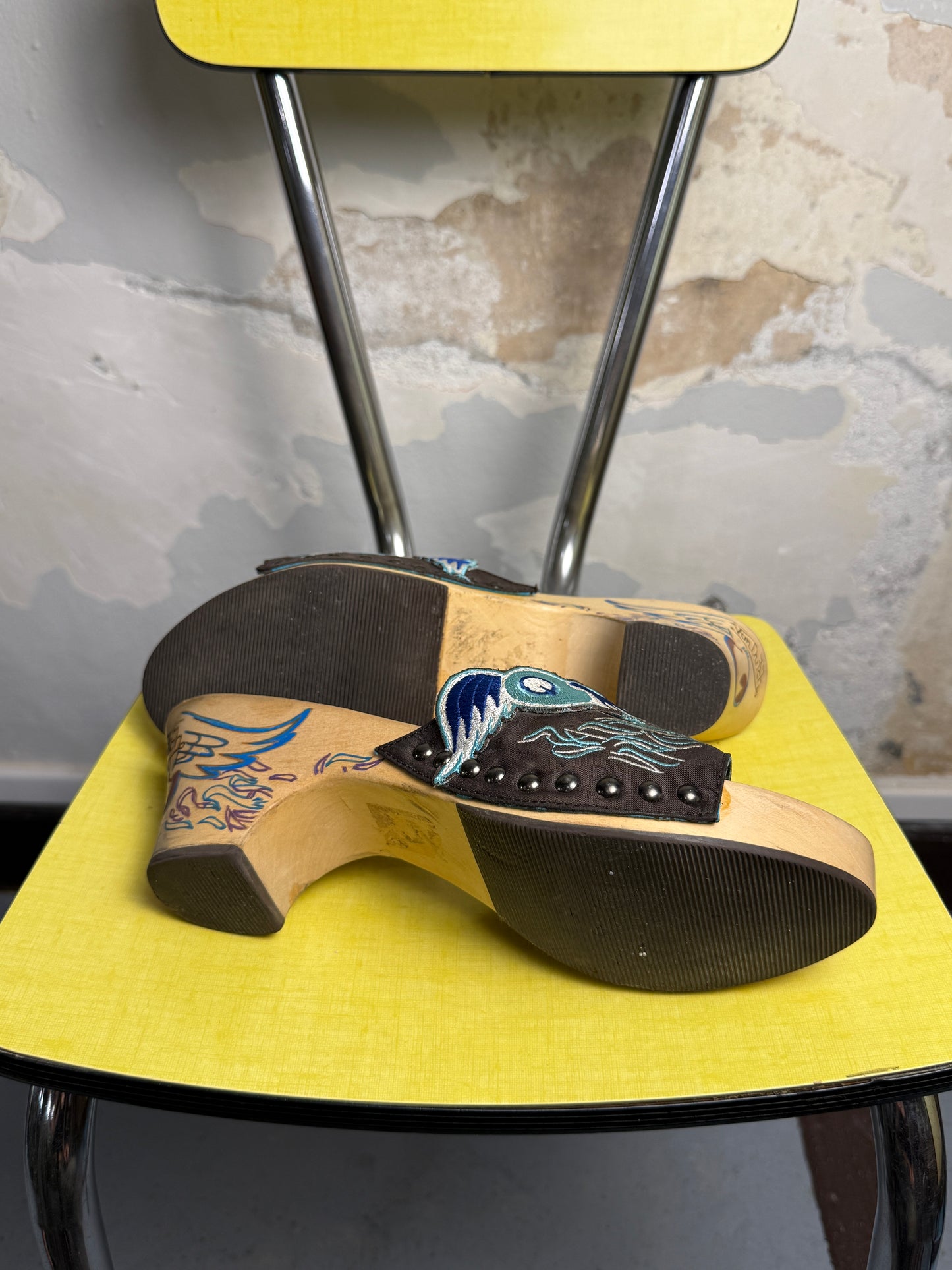 Early 2000s Von Dutch Flying Eyeball Engraved Wooden Clog Sandals Brown Blue - 40