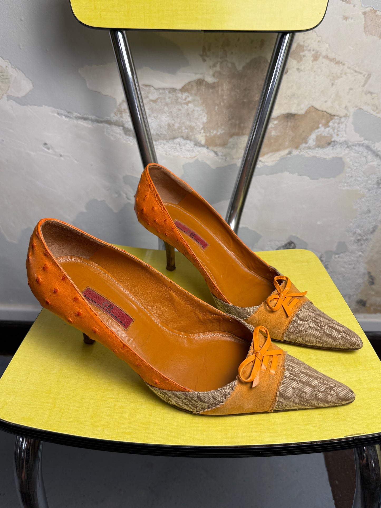 Y2k Carolina Herrera Monogram Canvas Ostrich Trim Pump Heels Beige Orange - 39