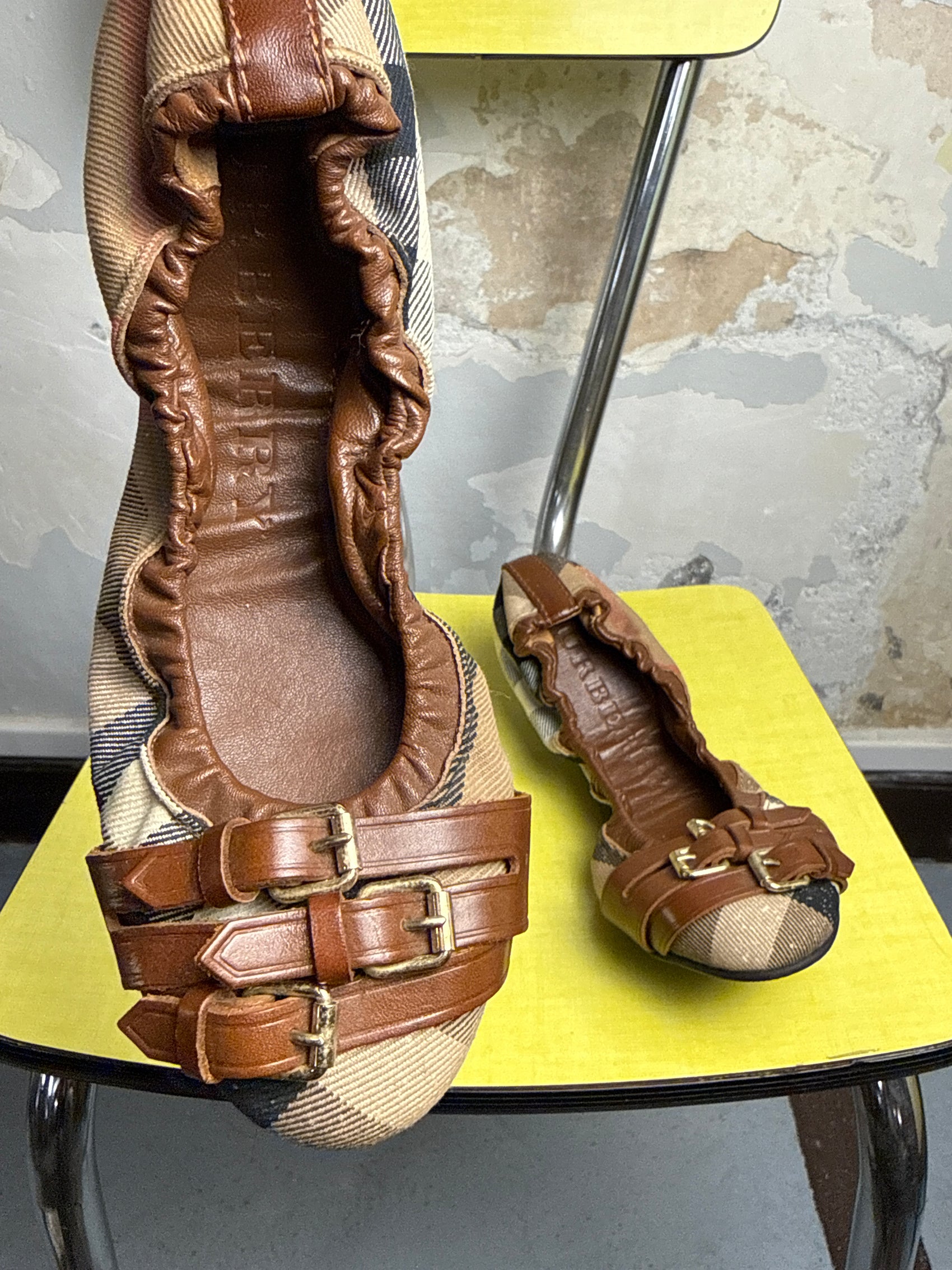 Y2k Burberry House Check Bridle Falcony Scrunch Ballet Flats Brown Tones - 36