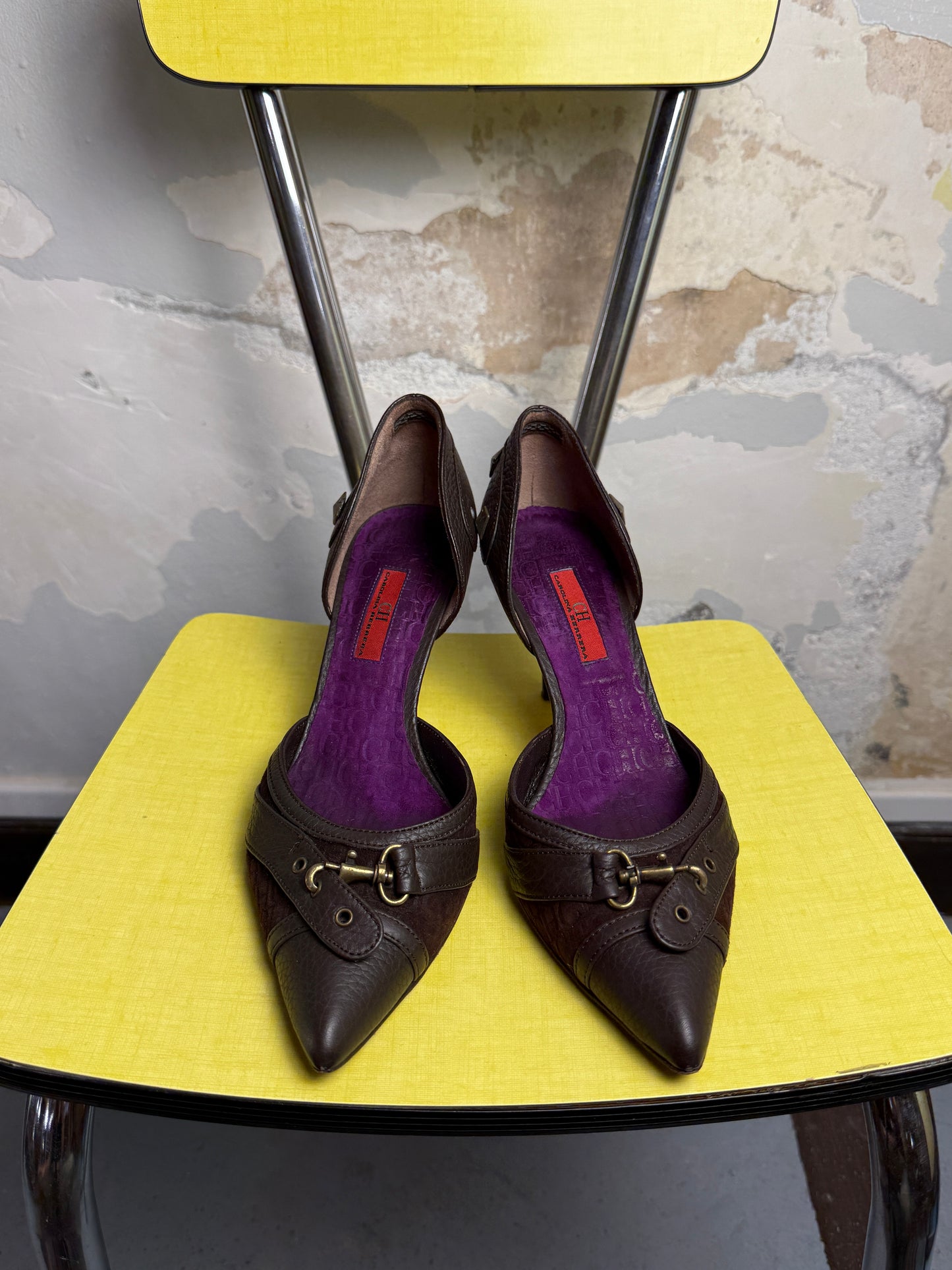 Y2k Carolina Herrera Pebble Leather Equestrian Buckle D'Orsay Pumps Brown - 38