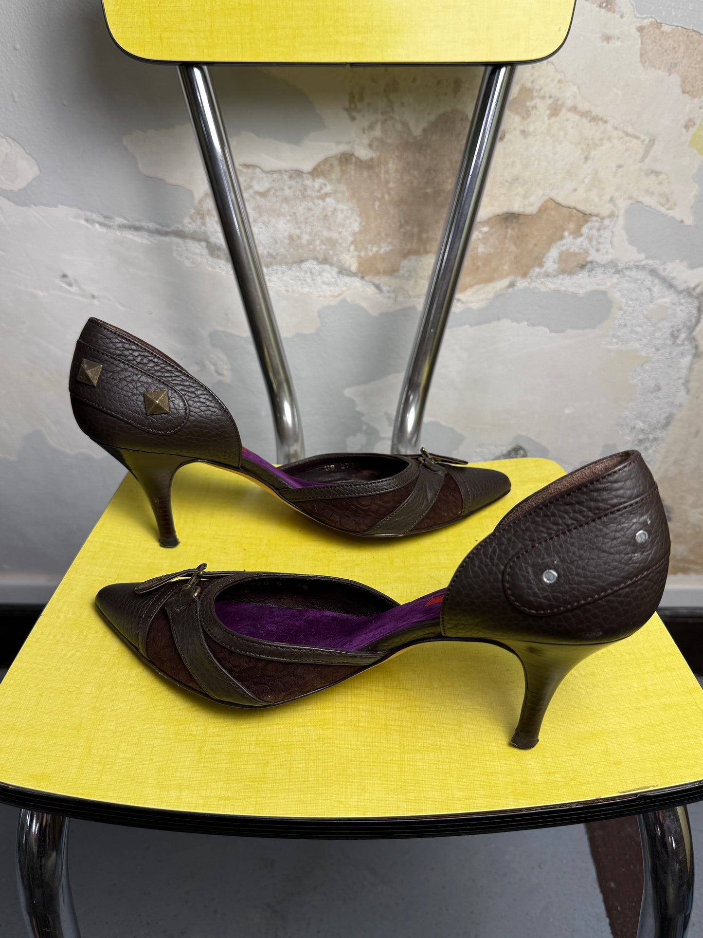 Y2k Carolina Herrera Pebble Leather Equestrian Buckle D'Orsay Pumps Brown - 38