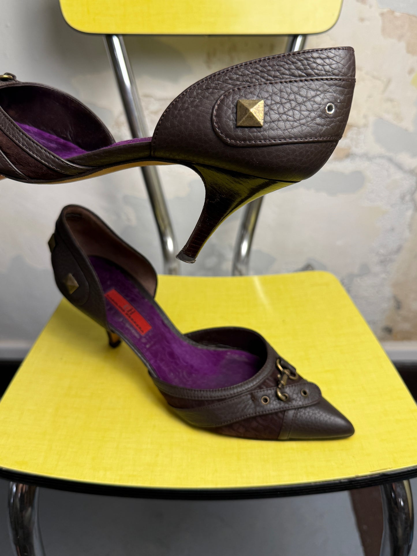 Y2k Carolina Herrera Pebble Leather Equestrian Buckle D'Orsay Pumps Brown - 38