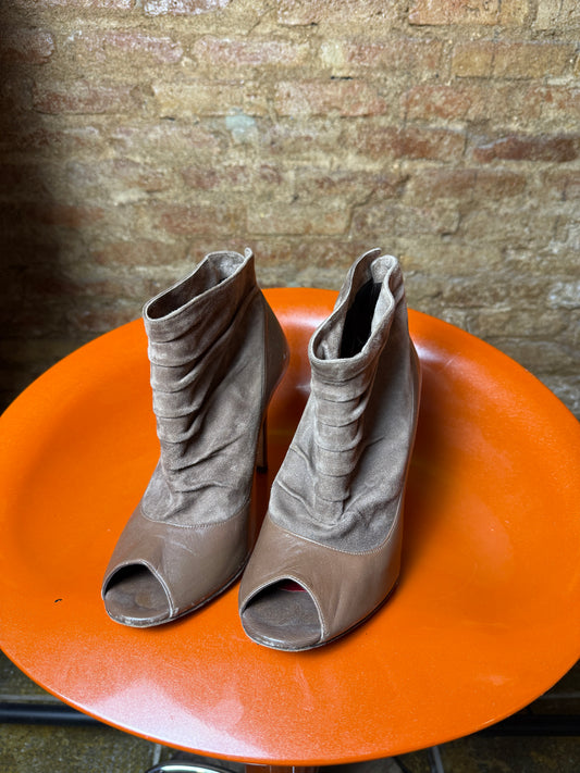 Y2k Carolina Herrera Taupe Leather & Suede Slouchy Peep-Toe Ankle Boots Brown - EU38