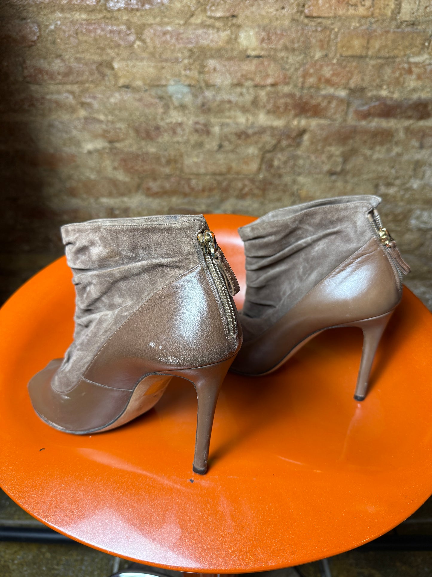 Y2k Carolina Herrera Taupe Leather & Suede Slouchy Peep-Toe Ankle Boots Brown - EU38