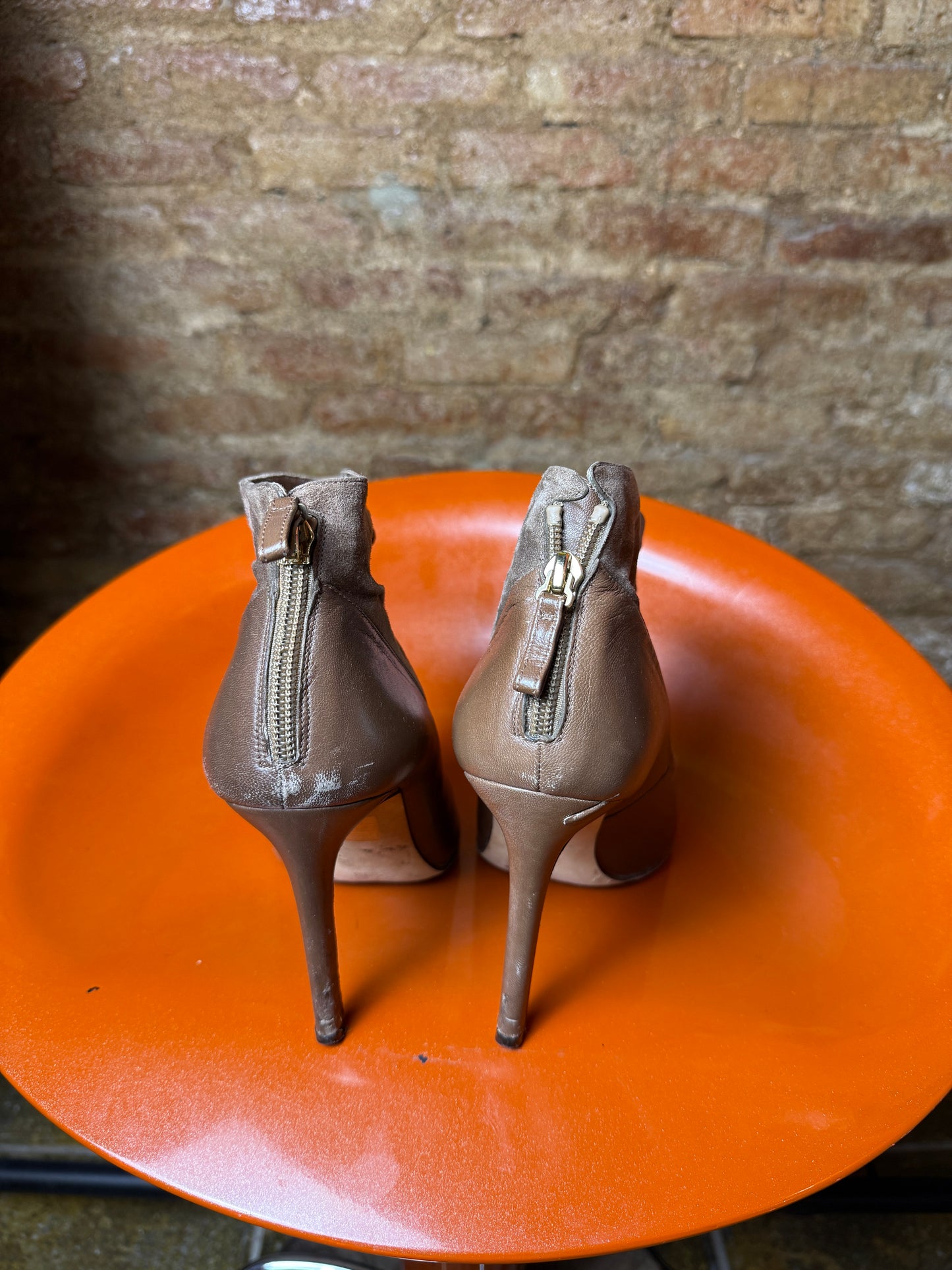 Y2k Carolina Herrera Taupe Leather & Suede Slouchy Peep-Toe Ankle Boots Brown - EU38