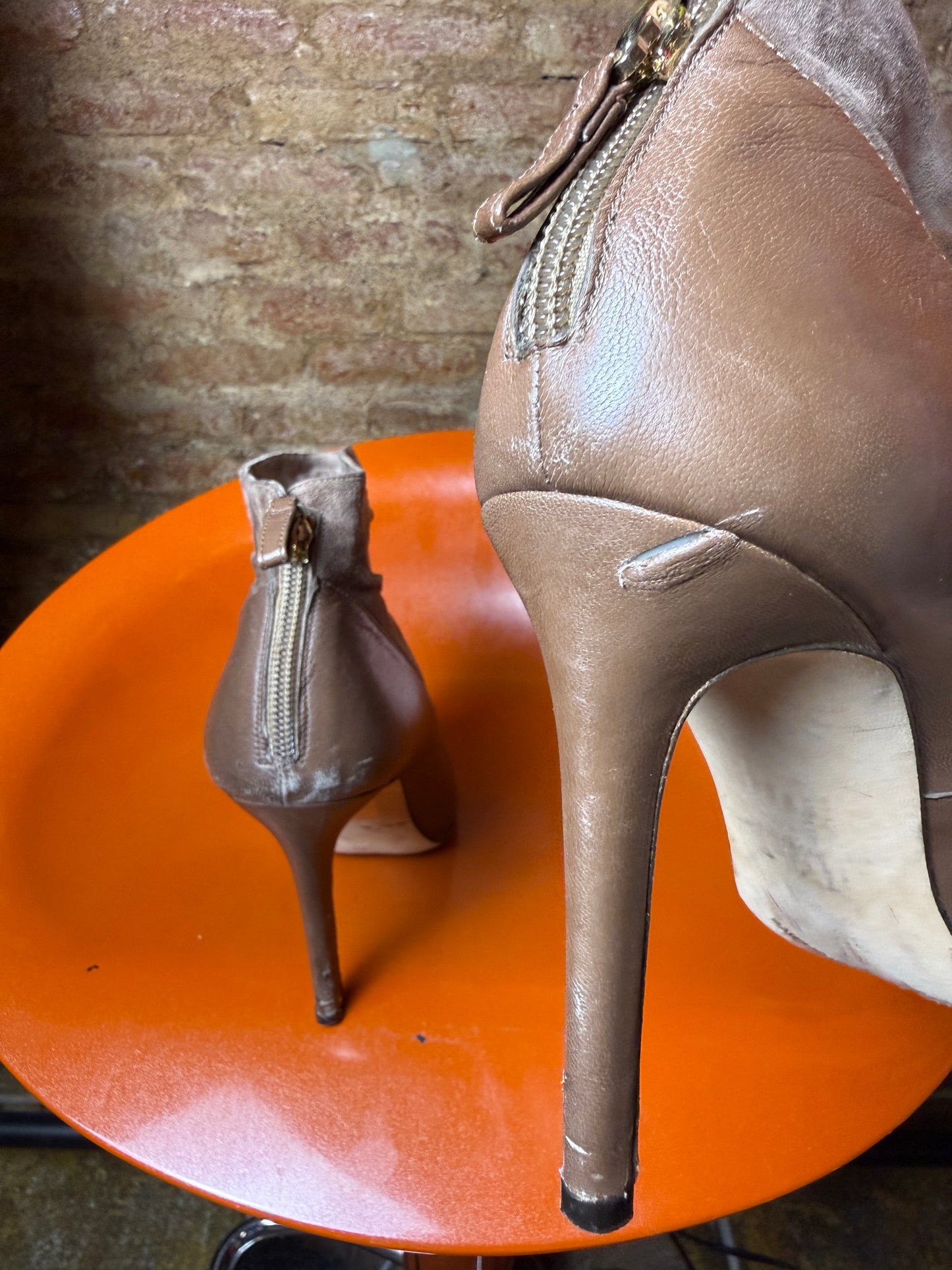 Y2k Carolina Herrera Taupe Leather & Suede Slouchy Peep-Toe Ankle Boots Brown - EU38
