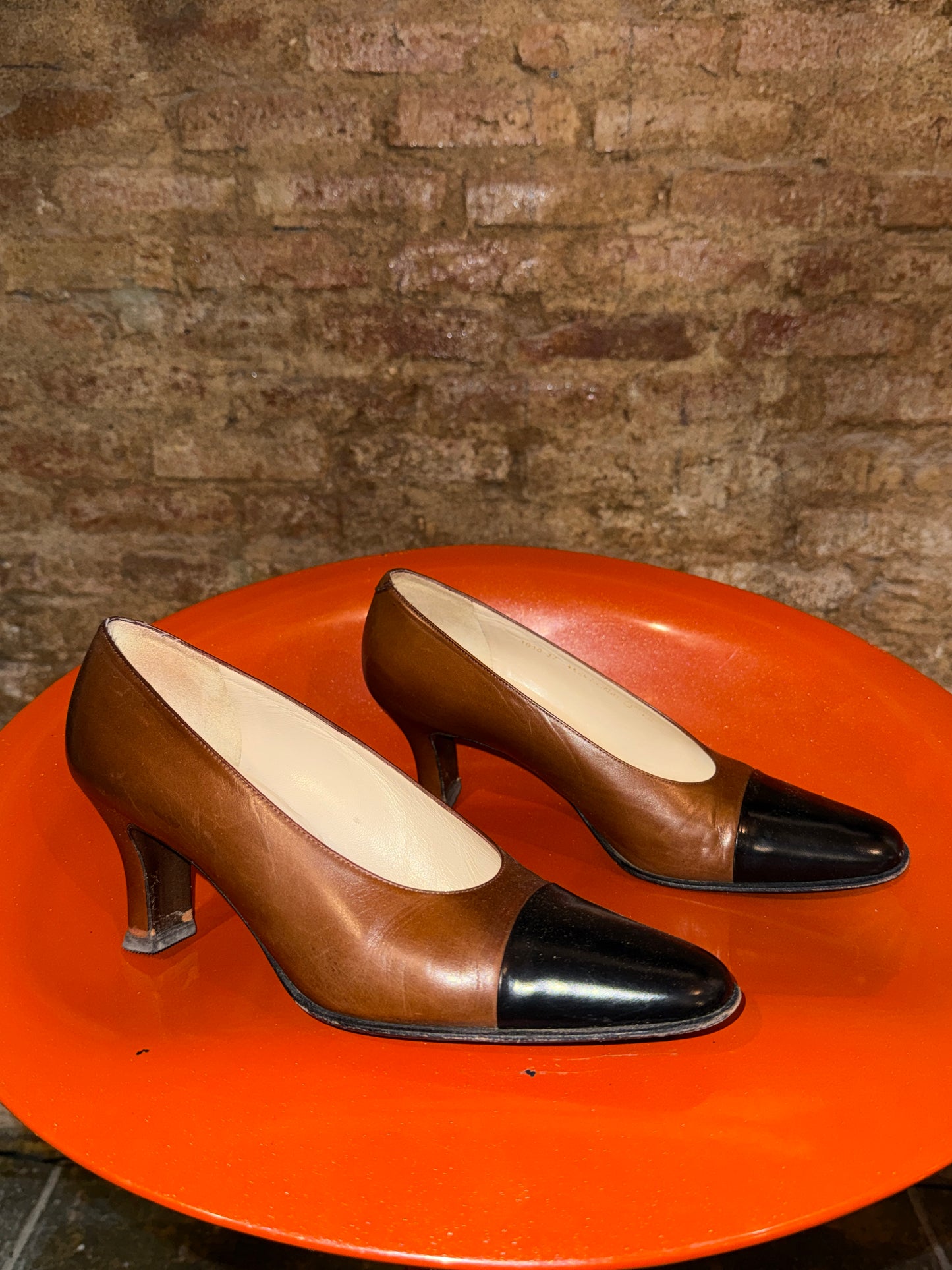 Vintage 80s - 90s Balenciaga Leather Cap-Toe Pump Brown Black - EU37/38