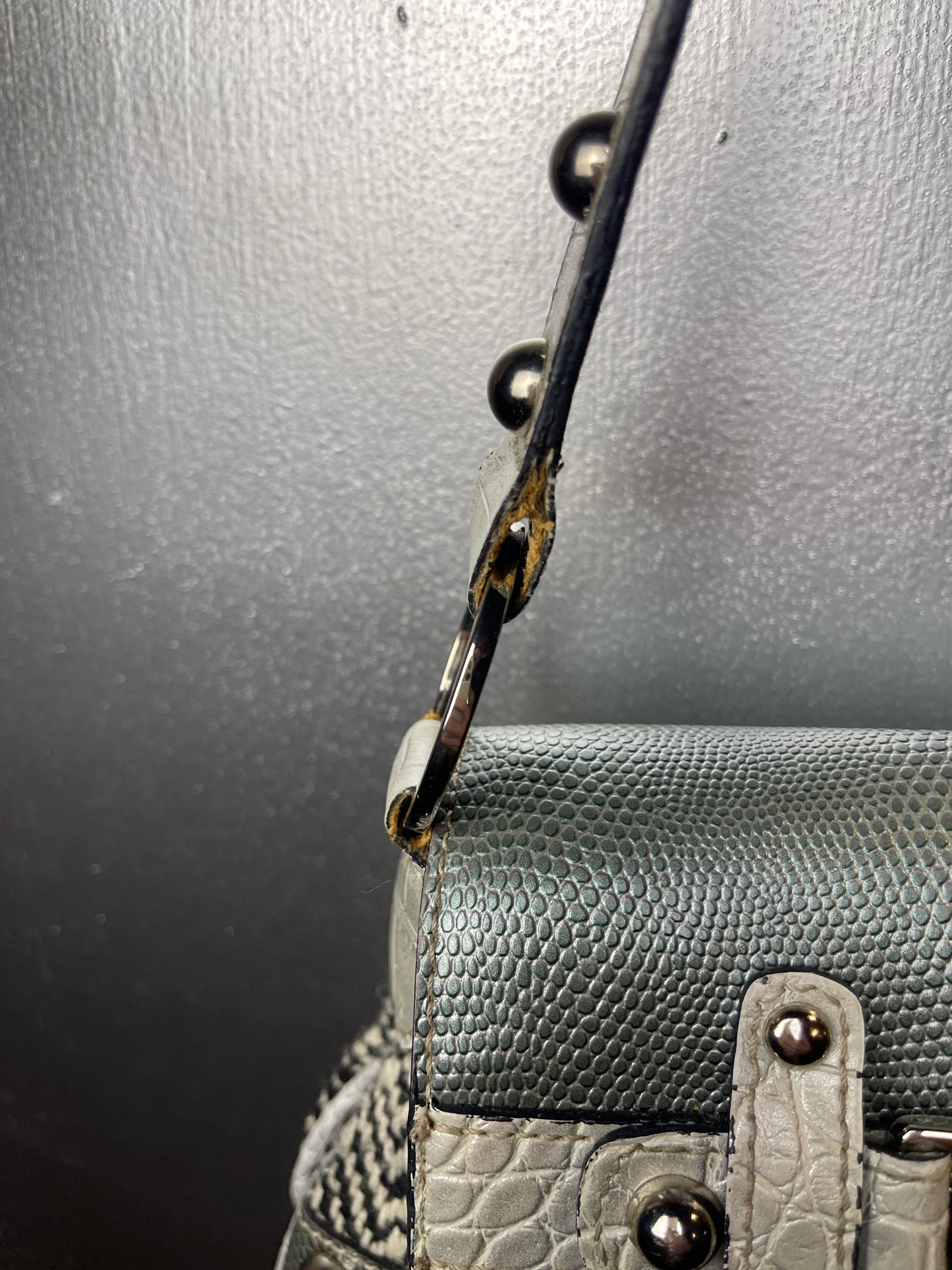 Guess White Silver Shoulder Bag 2000s y2k