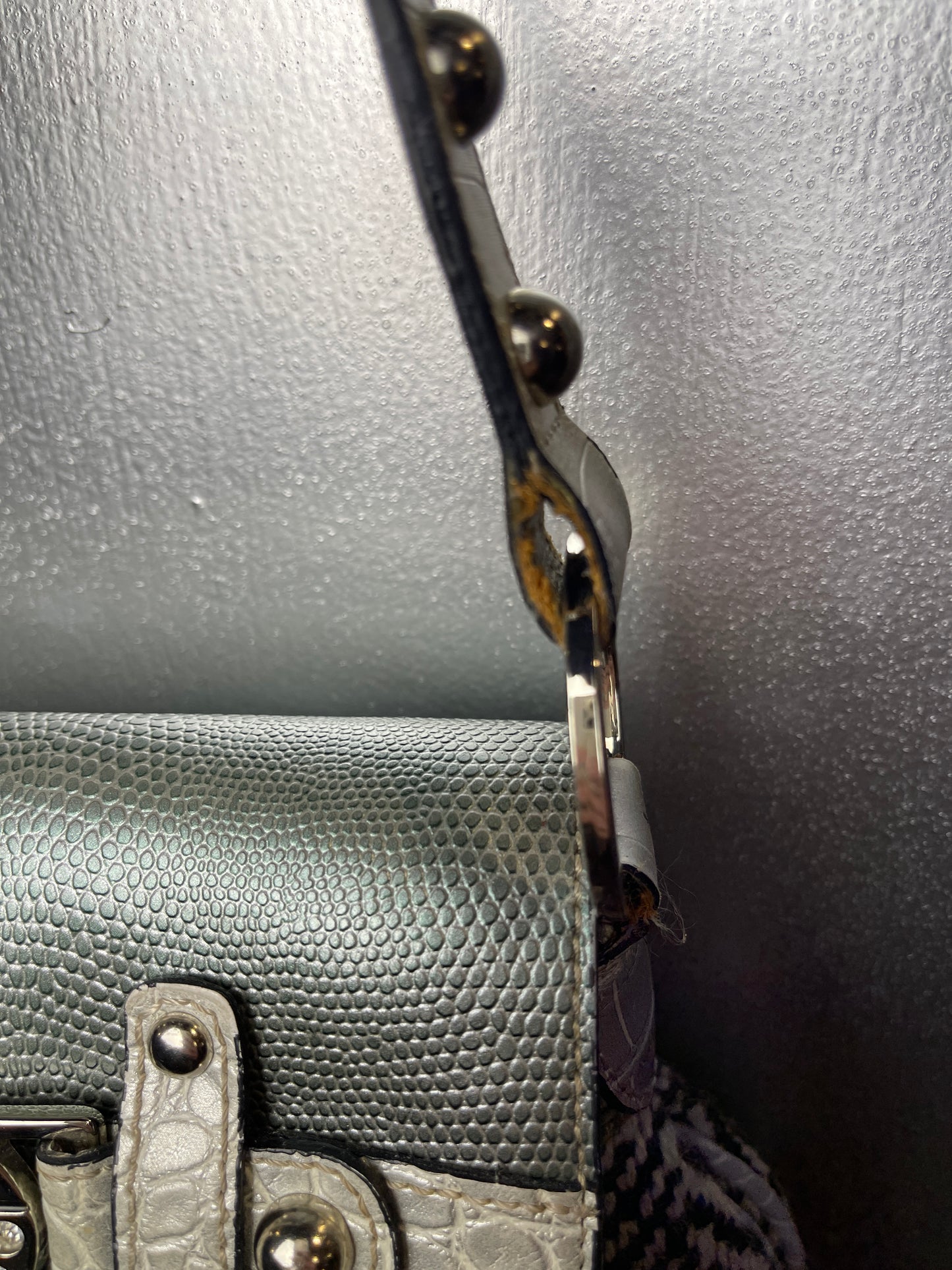 Guess White Silver Shoulder Bag 2000s y2k