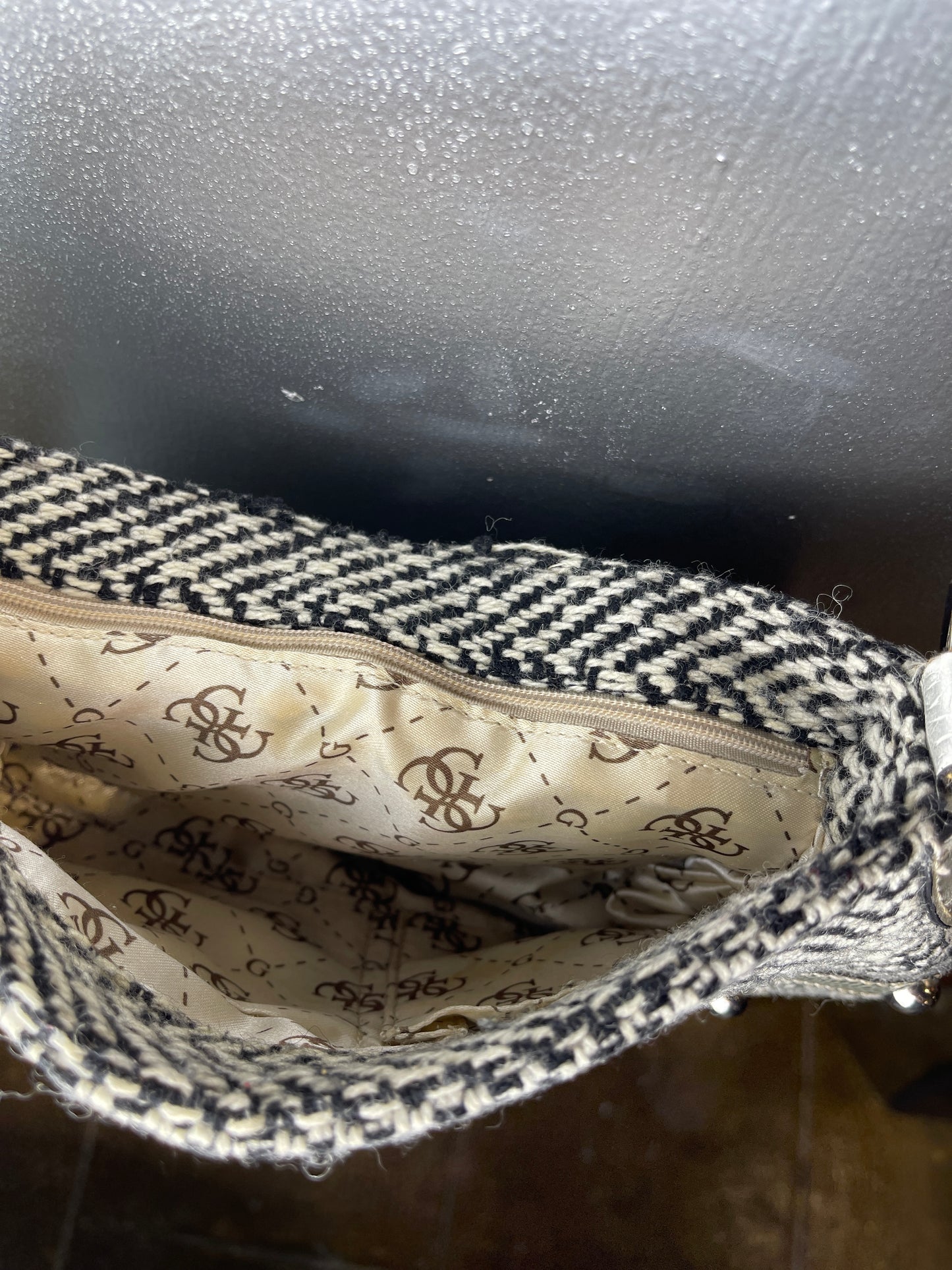 Guess White Silver Shoulder Bag 2000s y2k