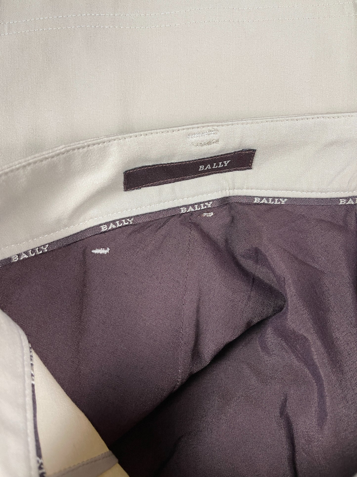 Vintage Bally Bermuda Shorts Beige - M